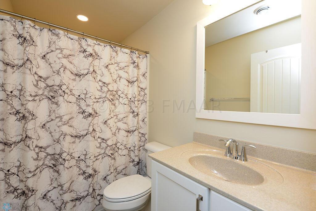 Guest Full Bath