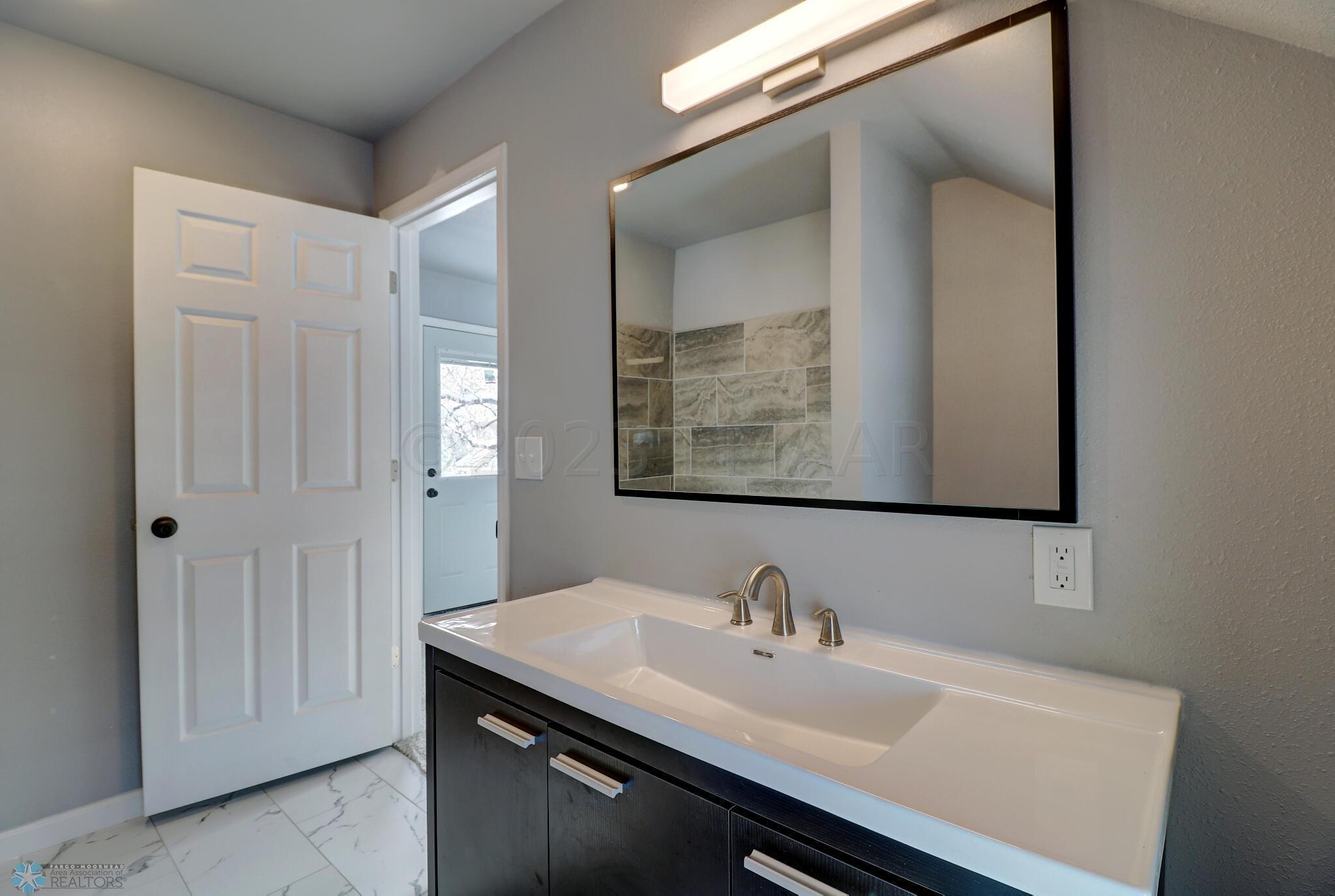 Master Bathroom1_2
