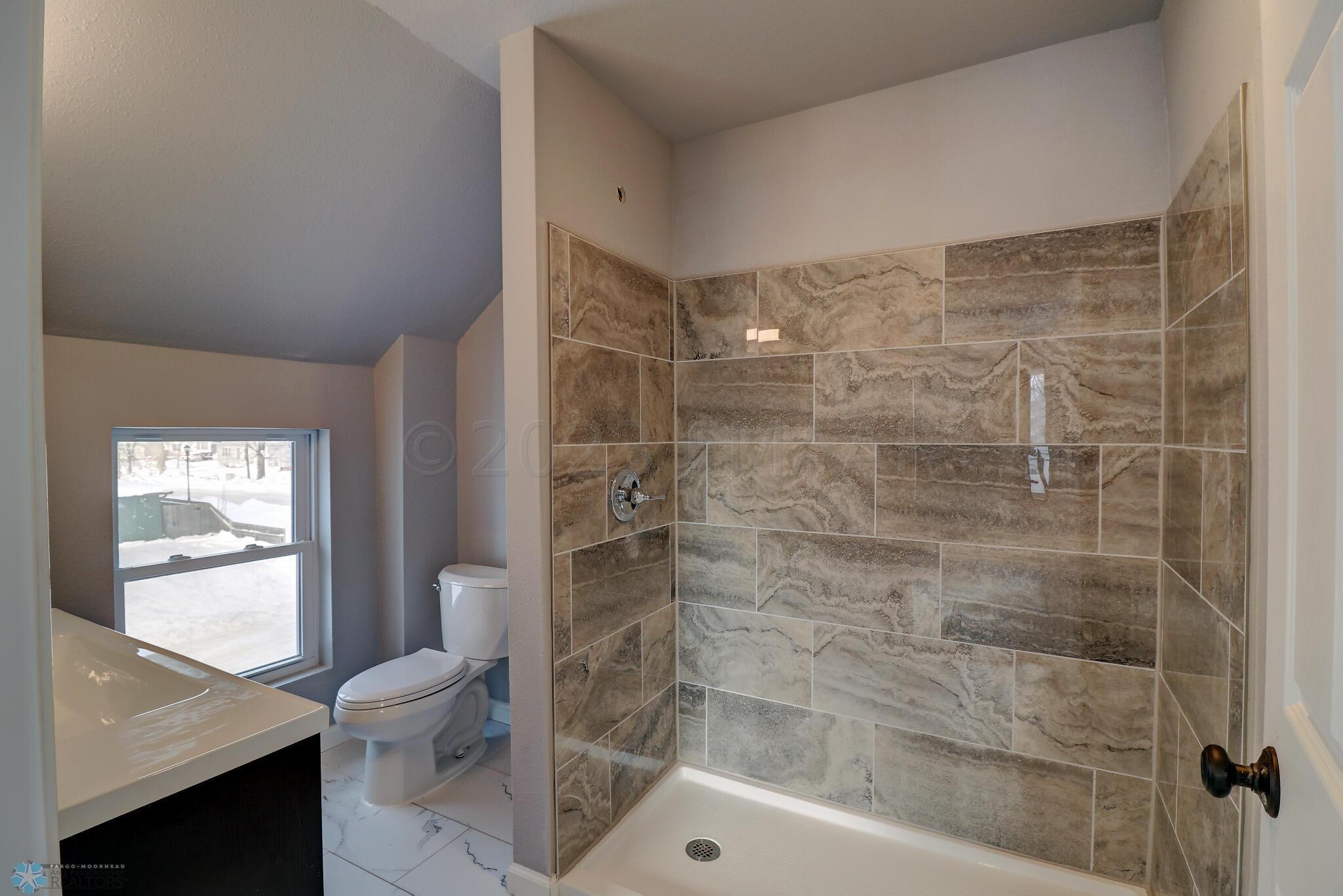 Master Bathroom1_1