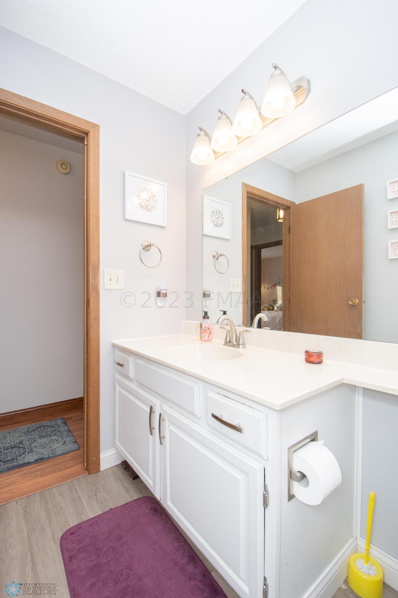 Full bathroom main levle