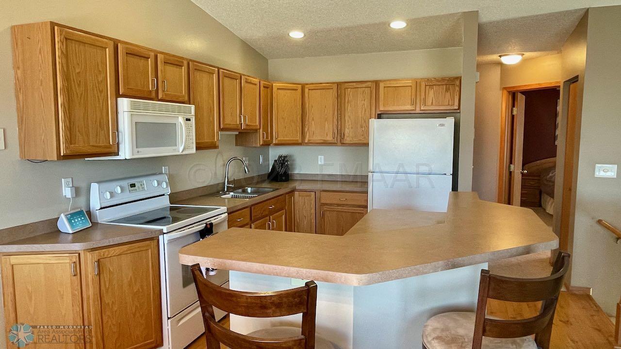 (10) Kitchen