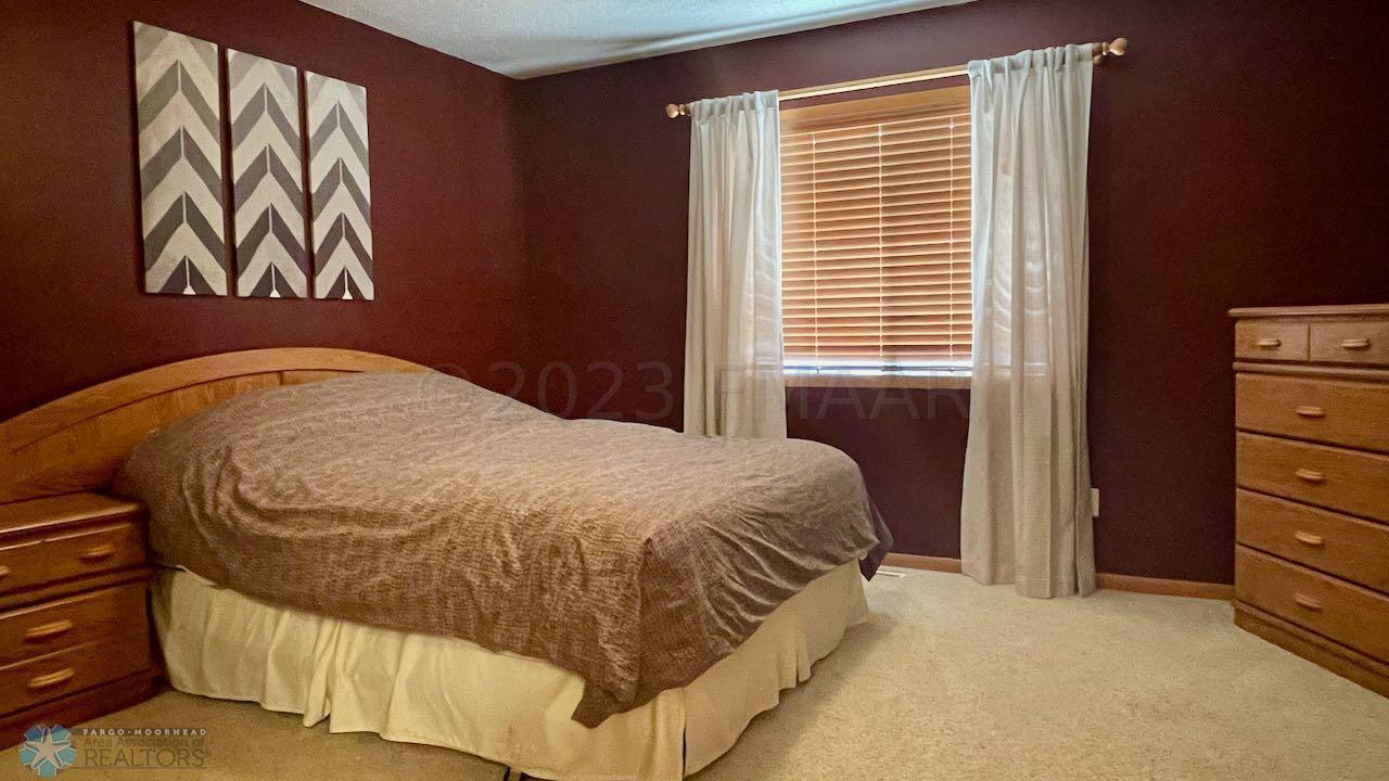 (13) Master Bedroom