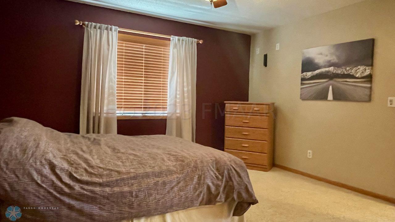 (15) Master Bedroom