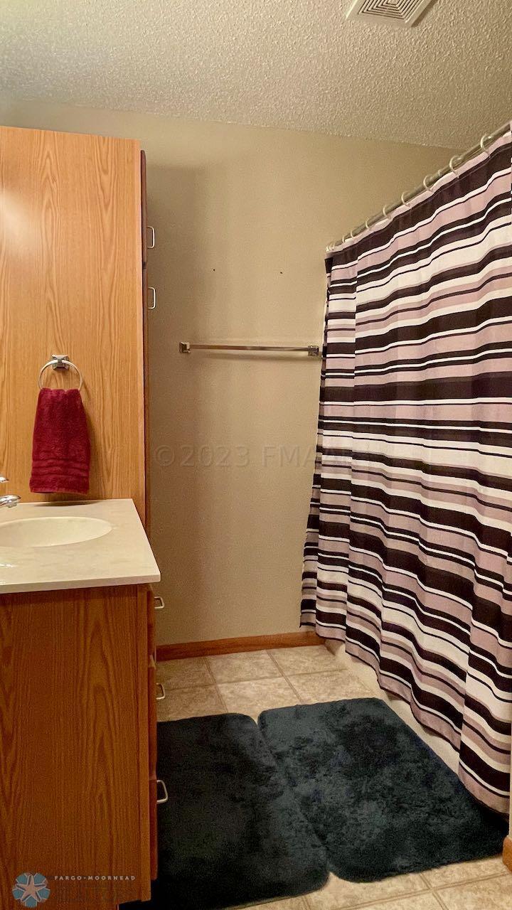 (18) Hollywood Bath