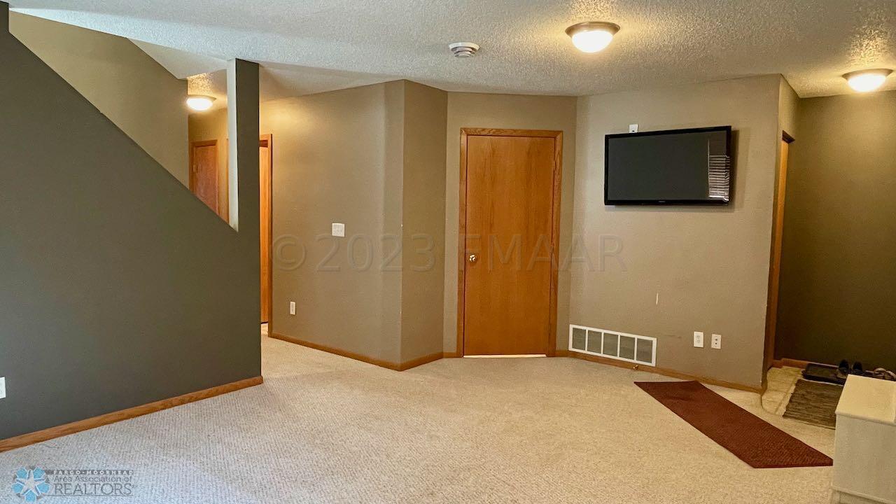 (20) Family Room