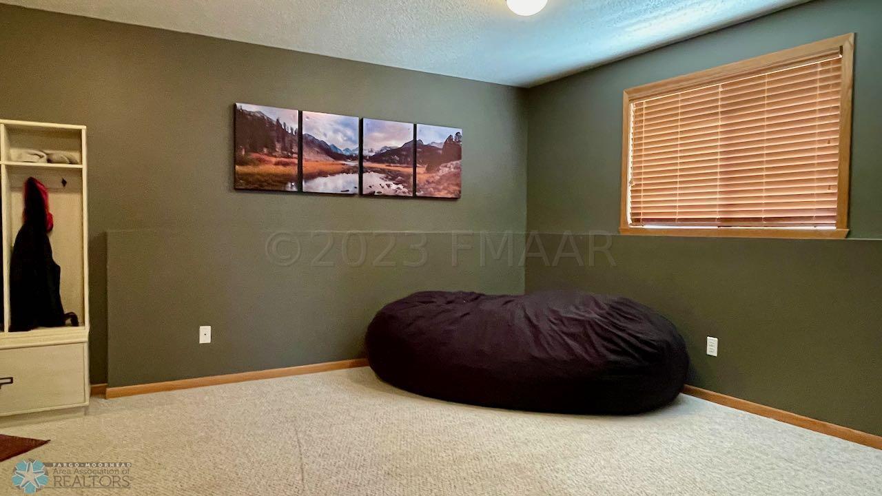 (22) Family Room