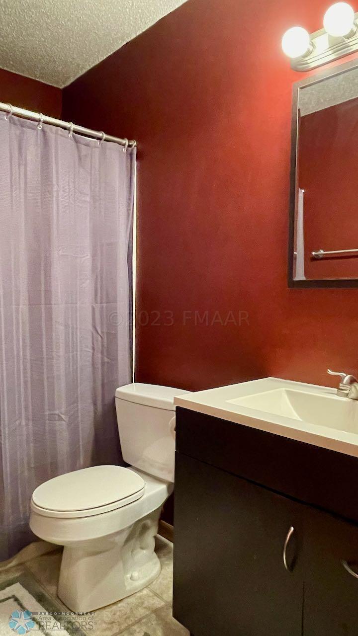 (27) Full Bath Down