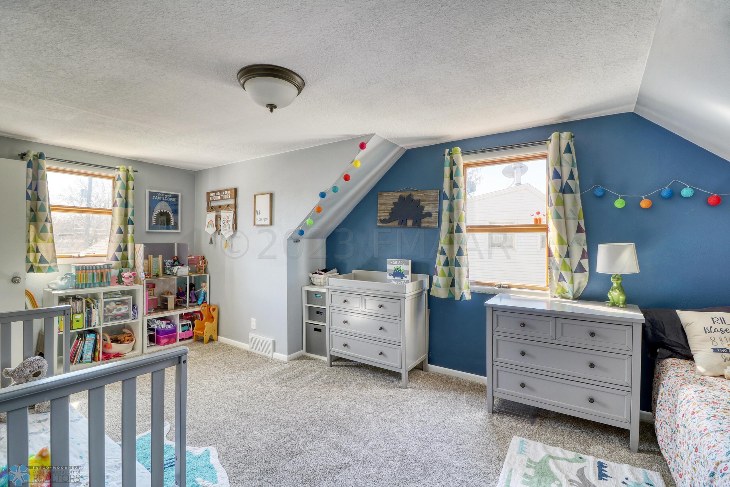 Upstairs Bedroom2_3
