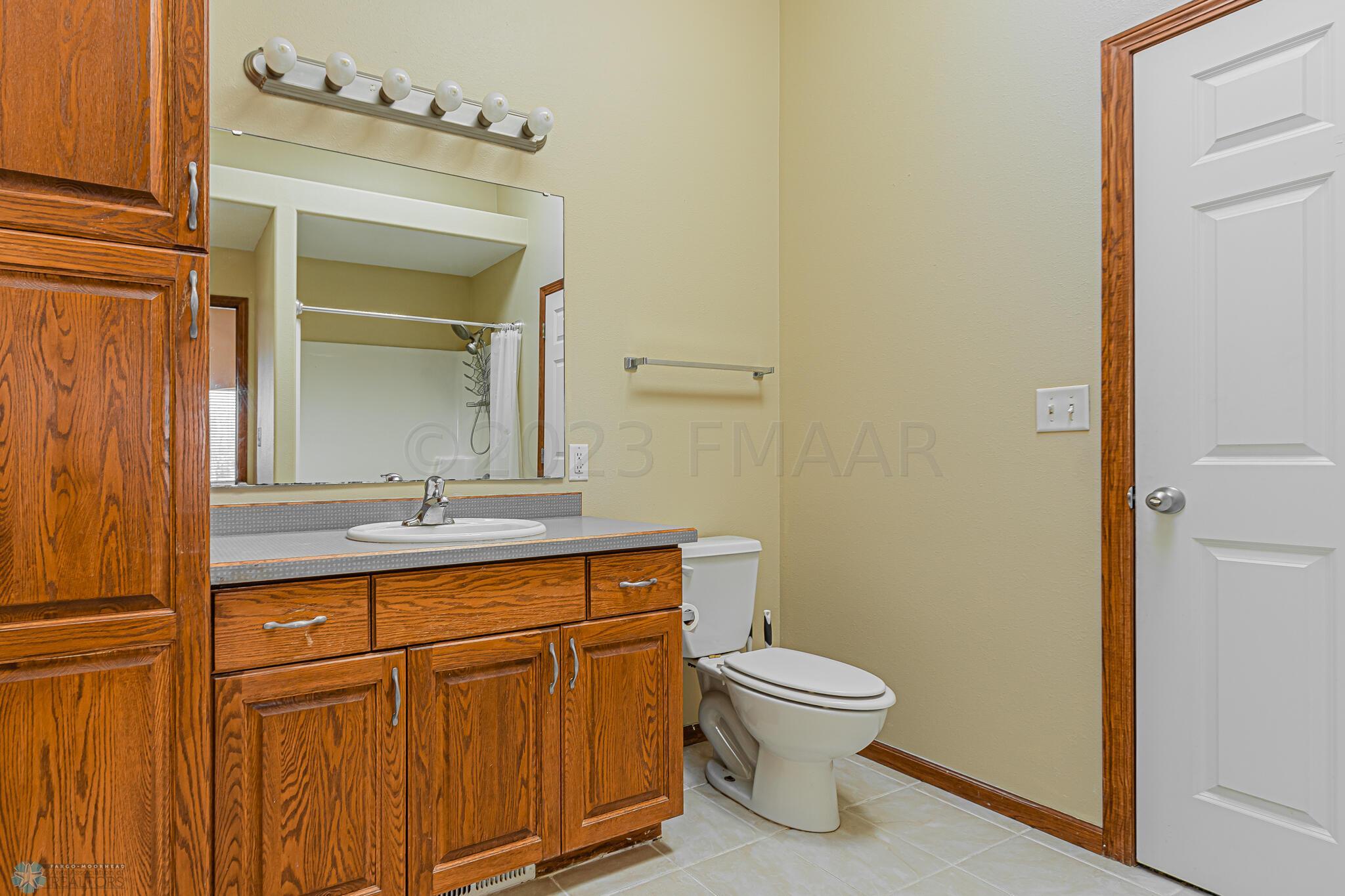 Master_Bathroom1