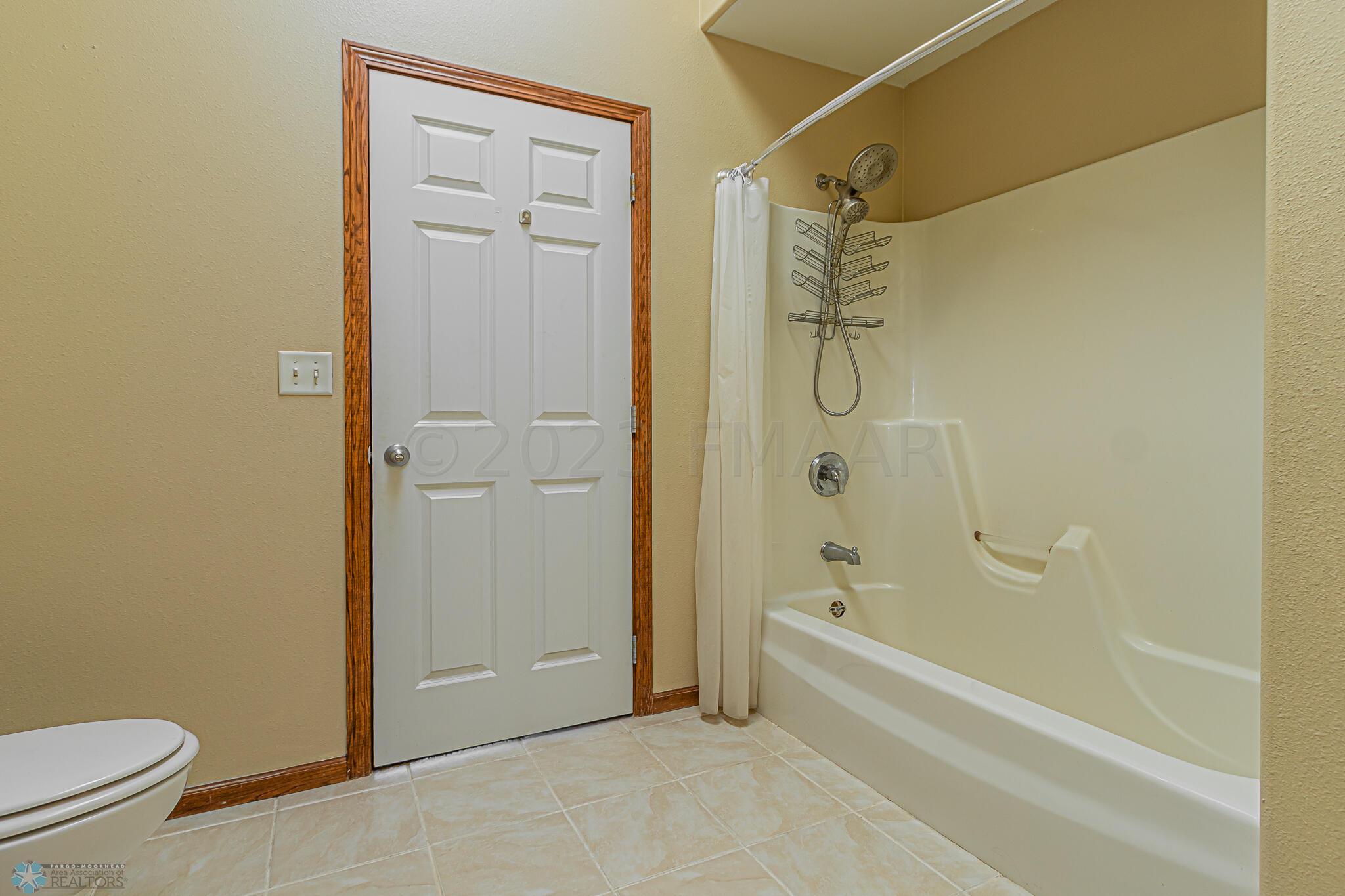 Master_Bathroom_2