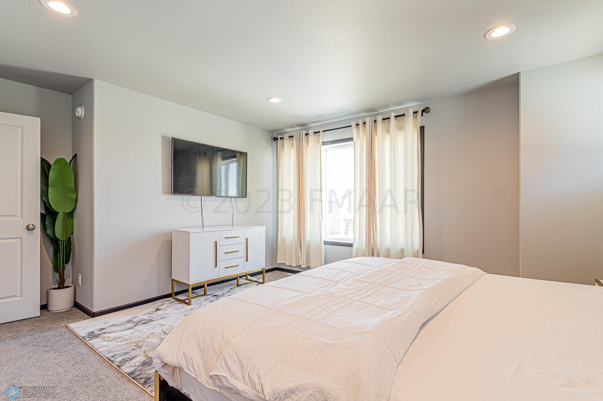 5235 11 Street West, West Fargo, ND 5807