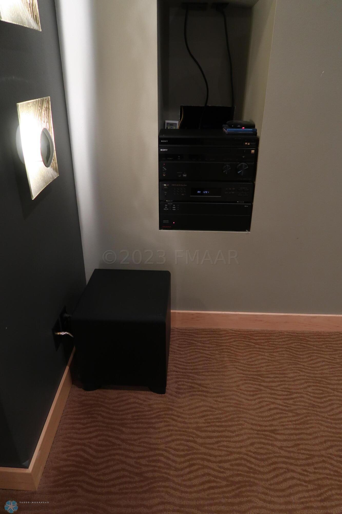 Listing Photos (28)