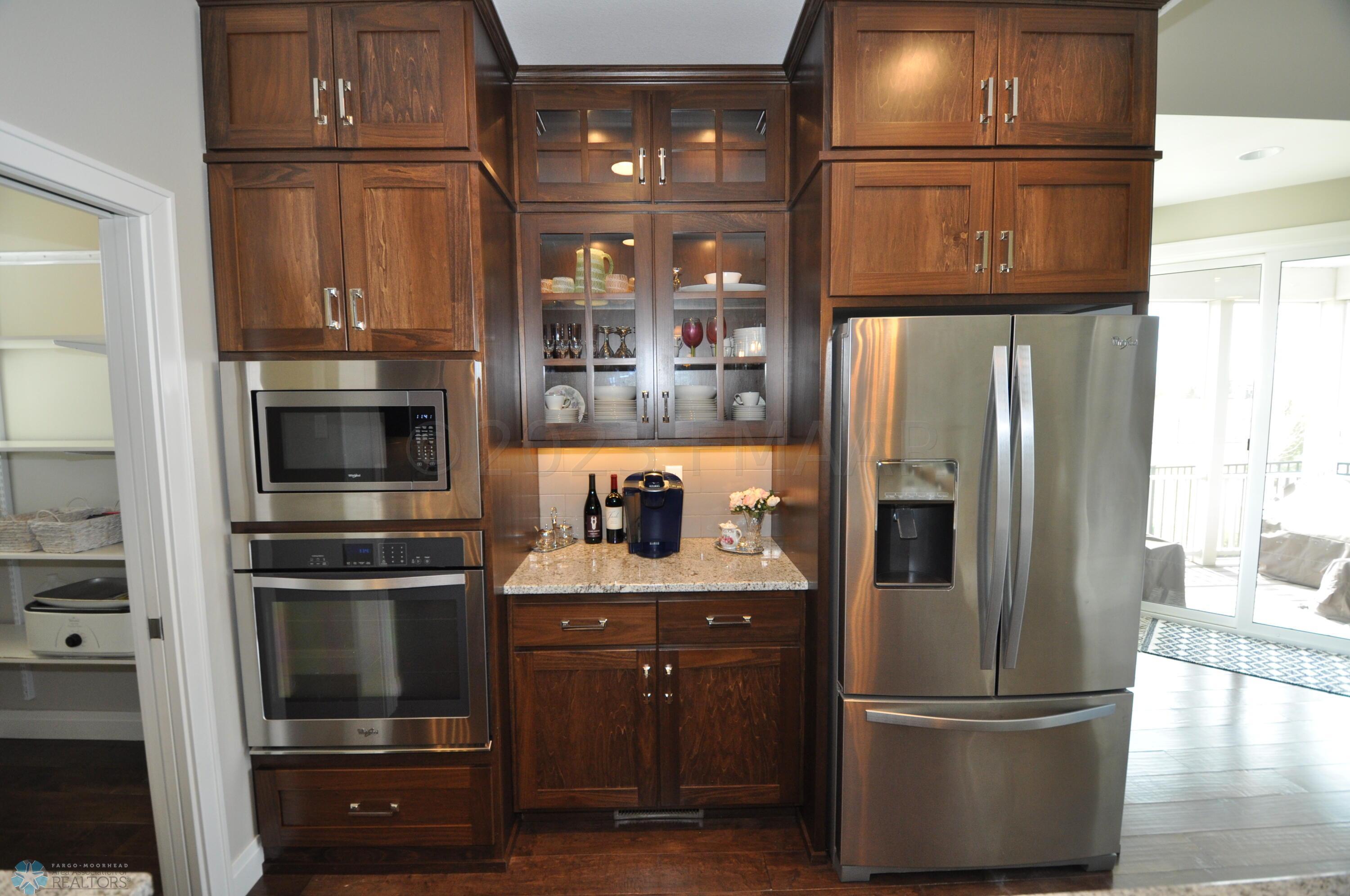 Oven and refrigerator
