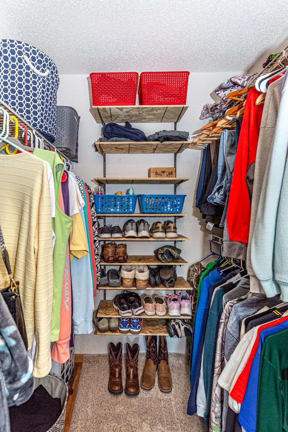 Walk-In-Closet