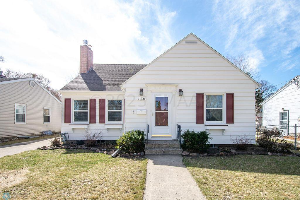 1138 Oak St N, Fargo