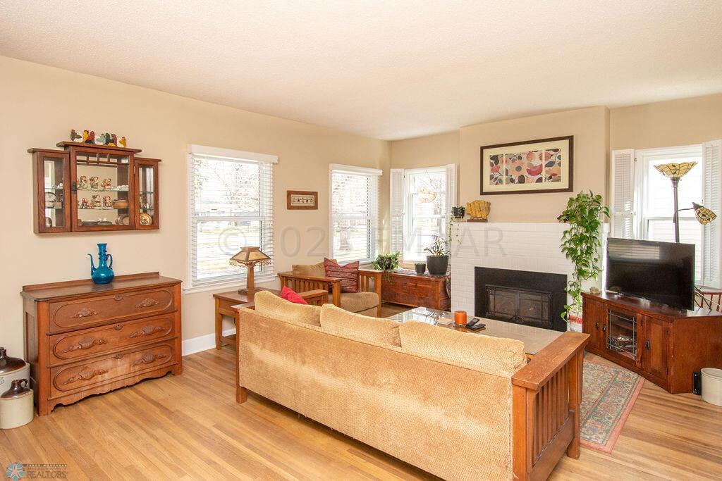 1138 Oak St N, Fargo
