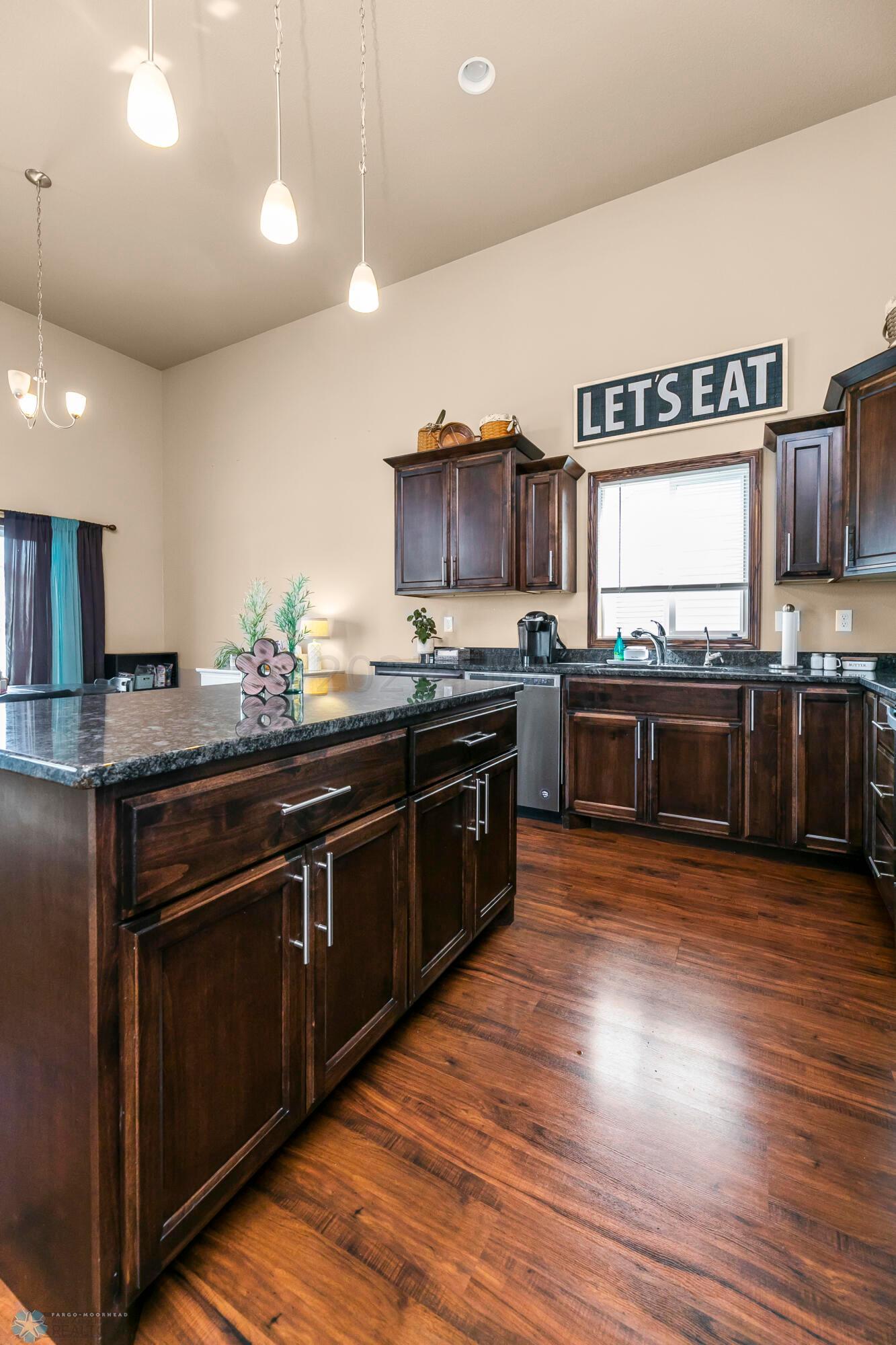Gorgeous kitchen view 4