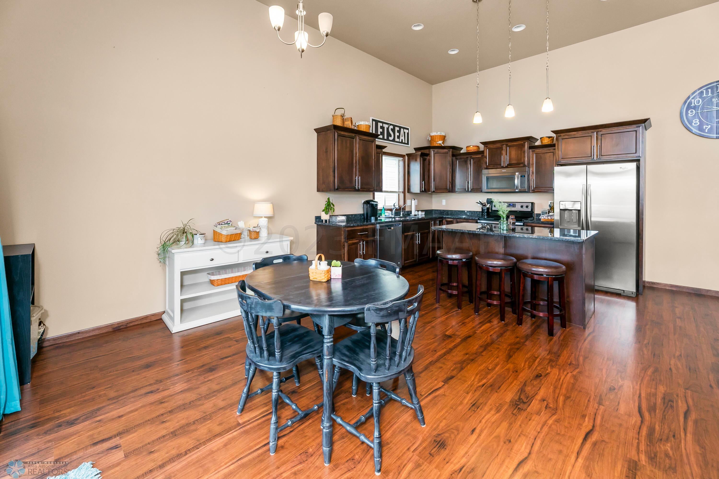 Dining to kitchen