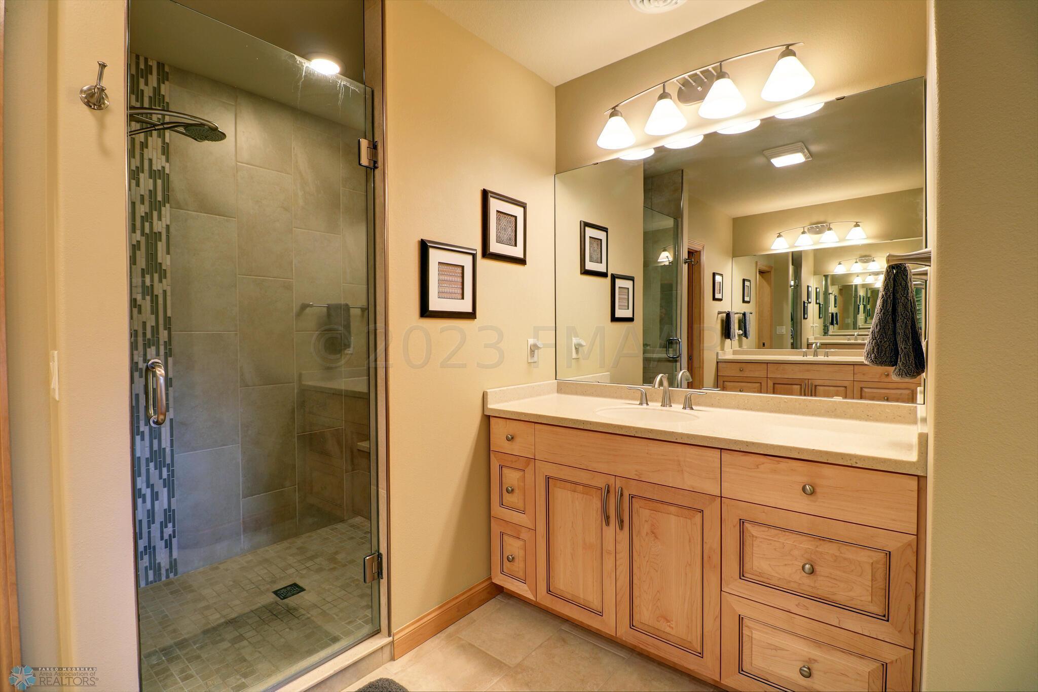 Master Bathroom1_2