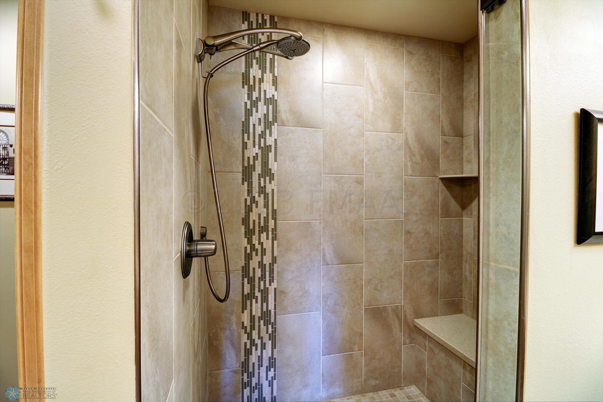 Master Bathroom1_3
