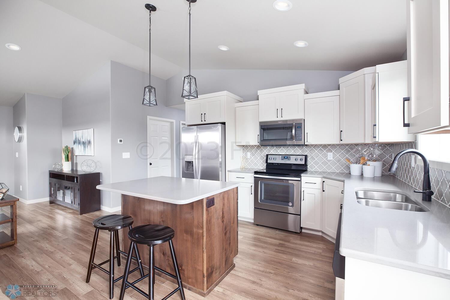 Kitchen w/Island