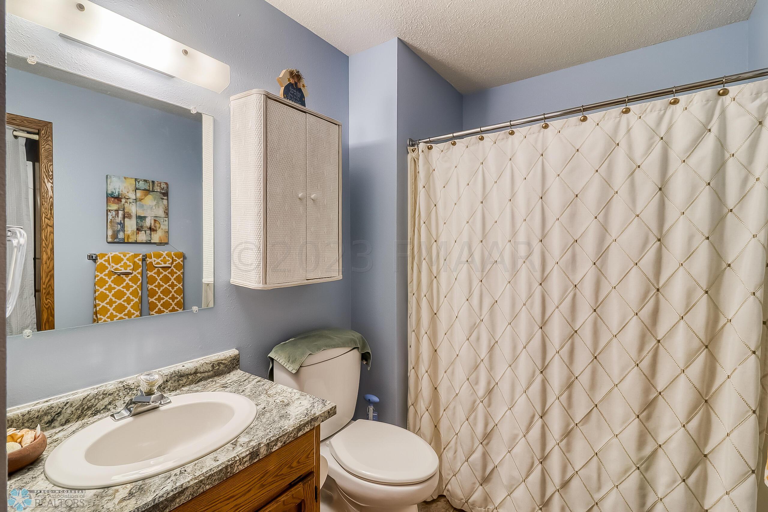 Unit Bathroom1_1