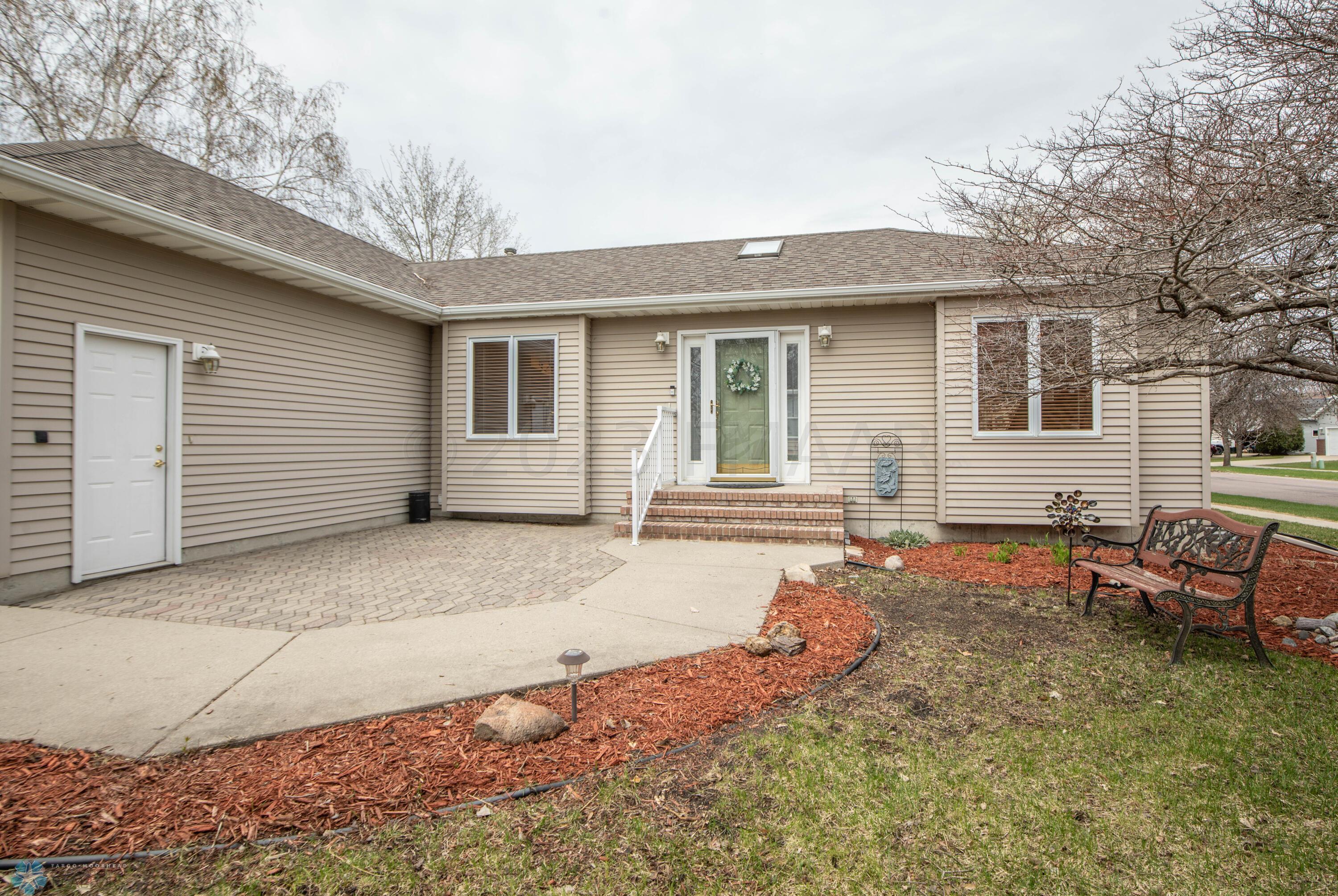 2801 37 1/2 Avenue S, Fargo