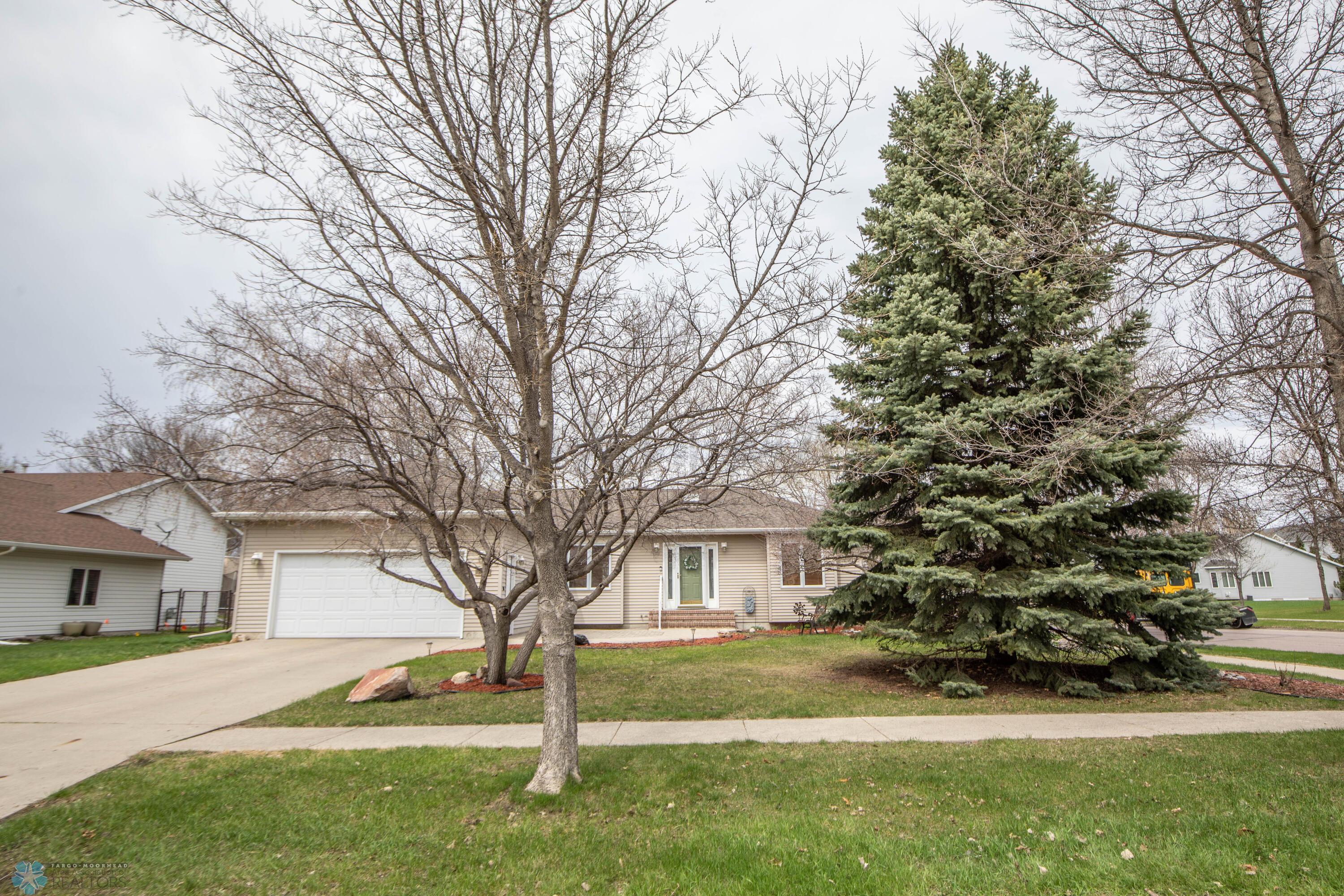 2801 37 1/2 Avenue S, Fargo