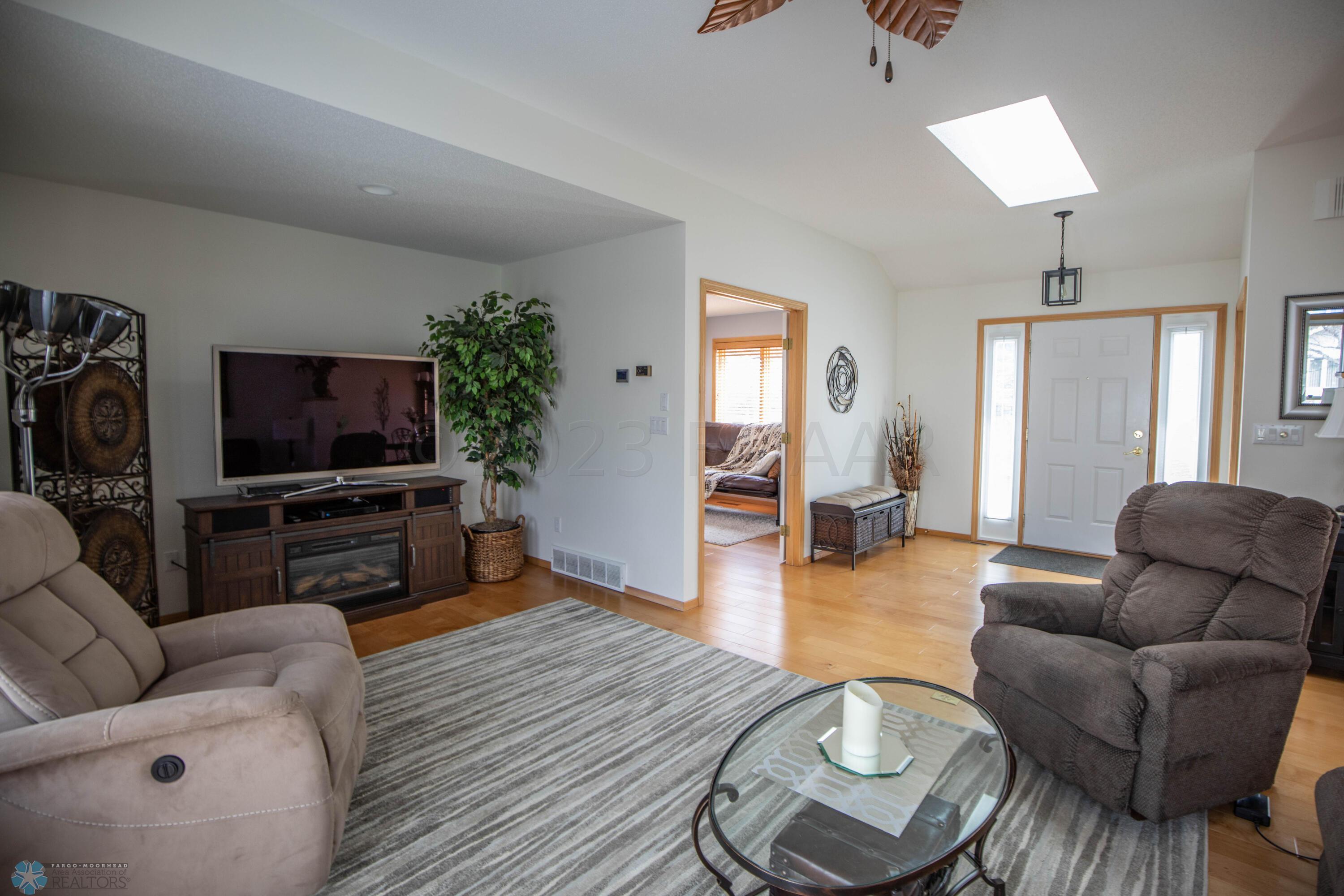 2801 37 1/2 Avenue S, Fargo