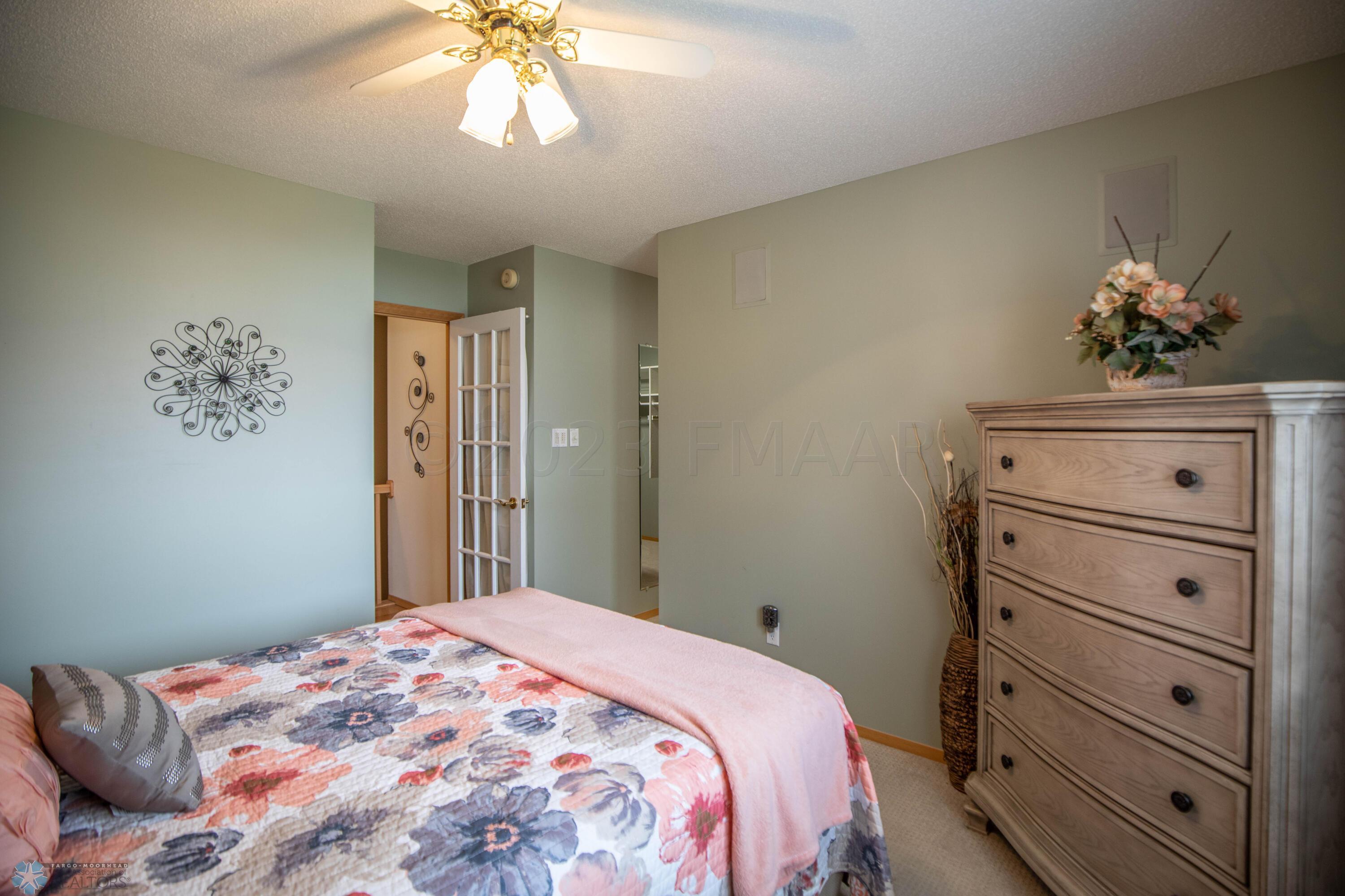 2801 37 1/2 Avenue S, Fargo