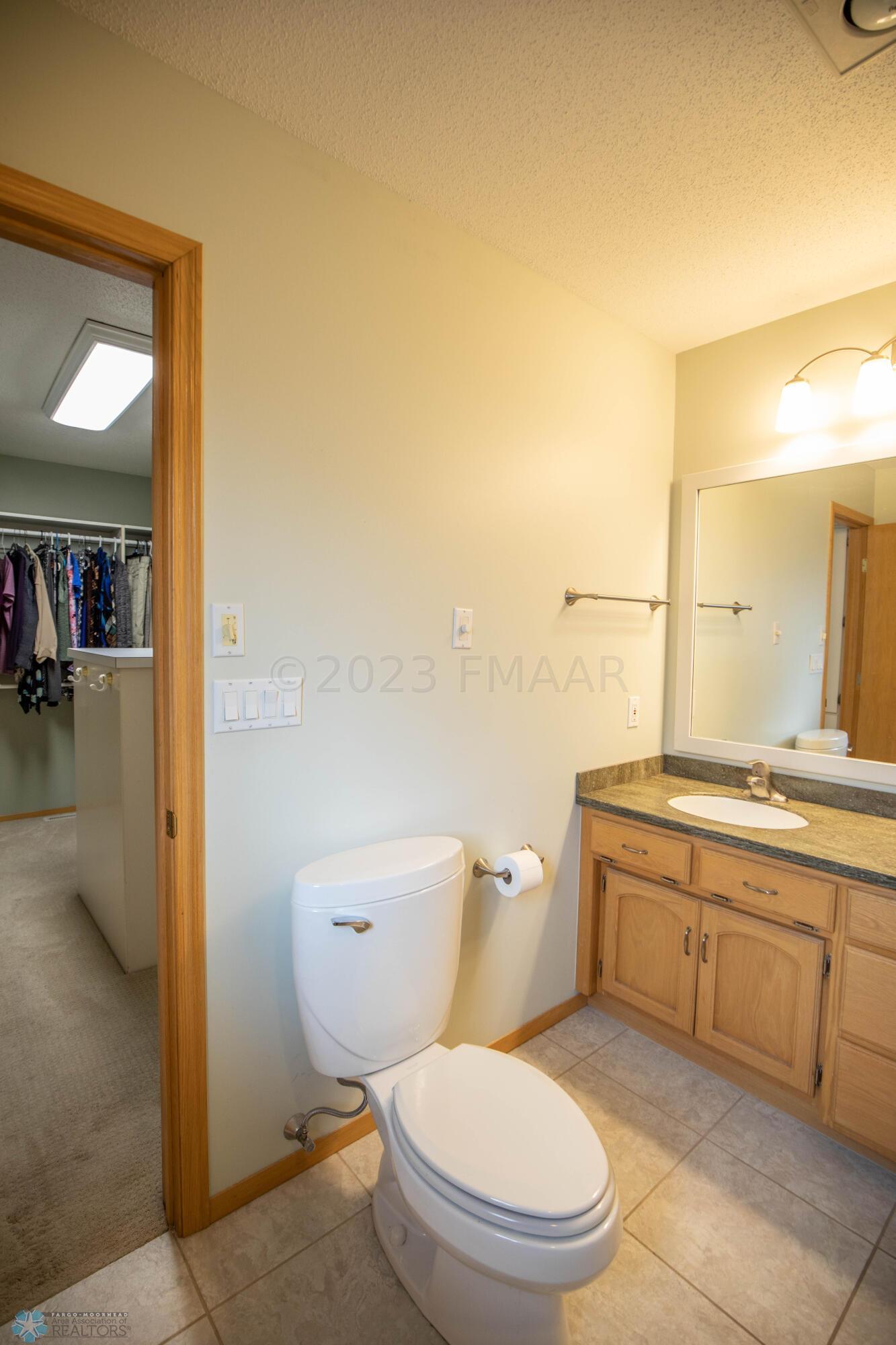 2801 37 1/2 Avenue S, Fargo