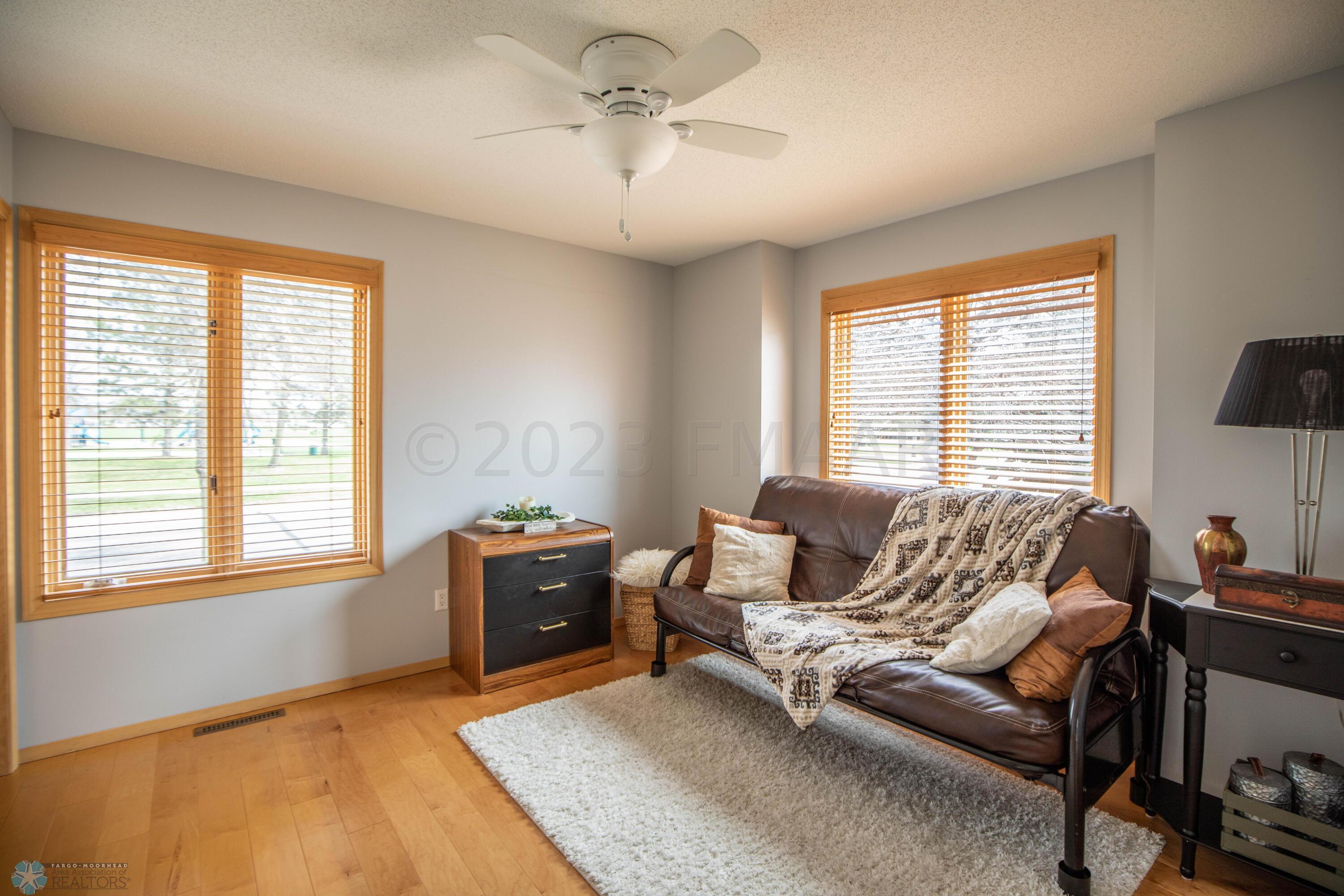2801 37 1/2 Avenue S, Fargo