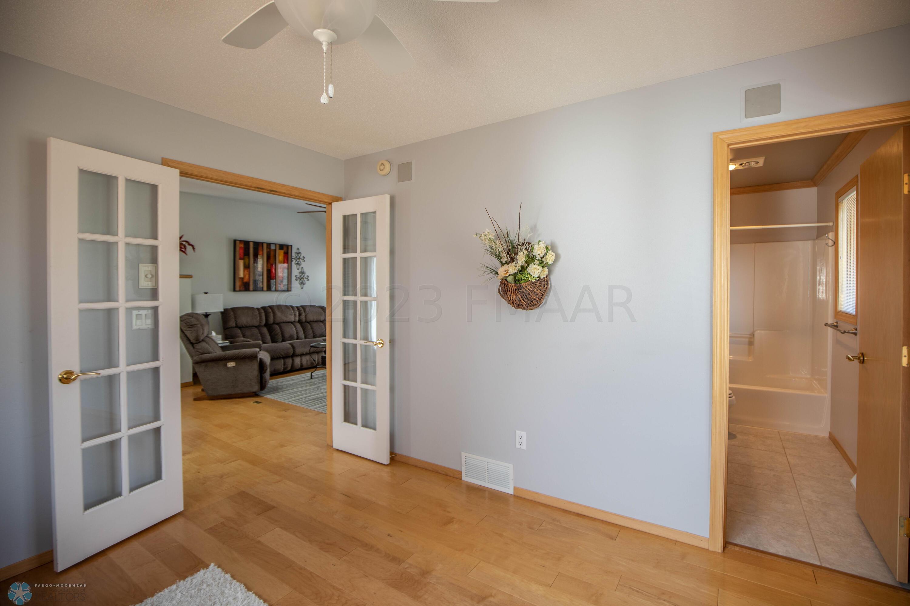 2801 37 1/2 Avenue S, Fargo