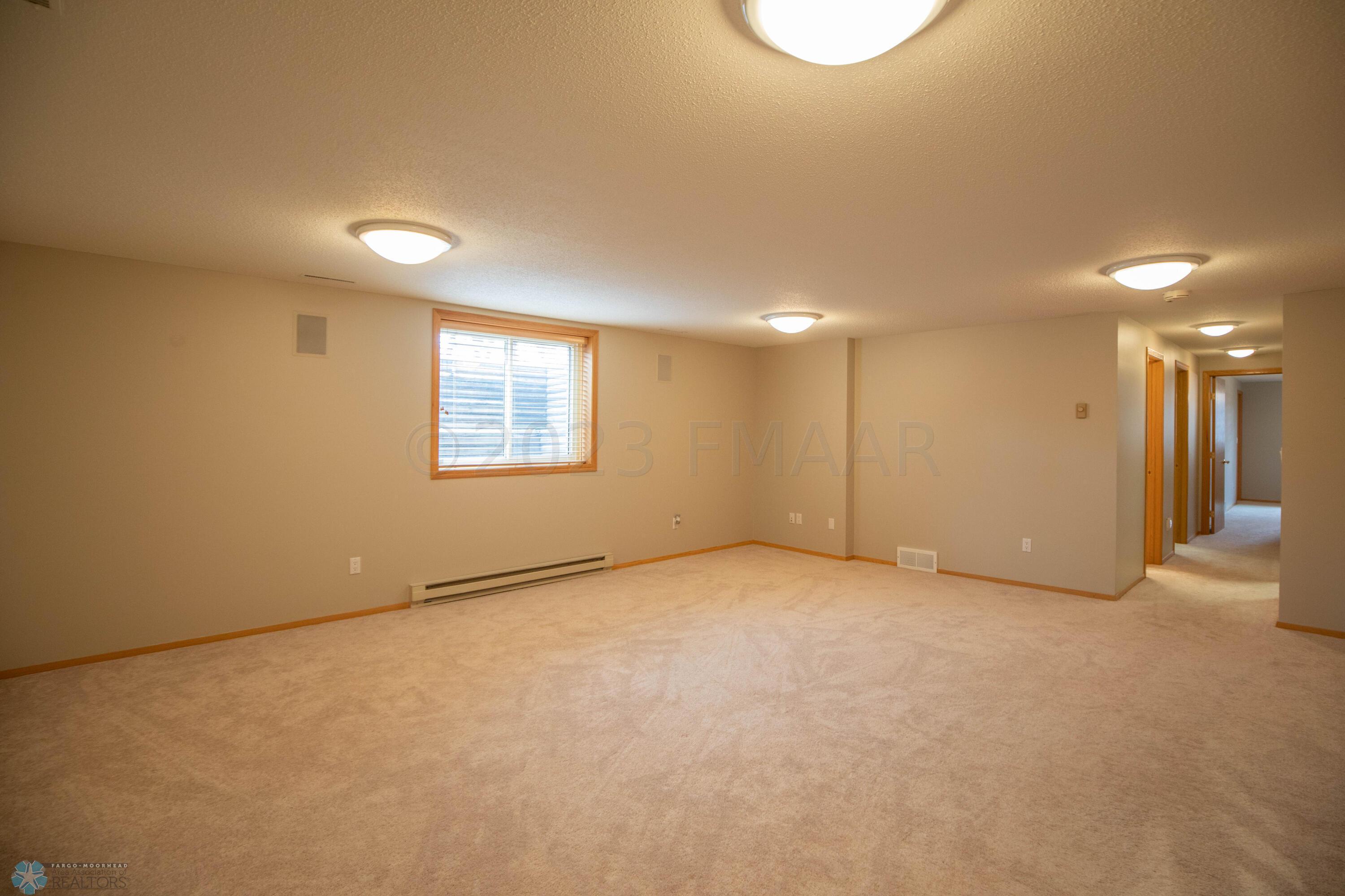 2801 37 1/2 Avenue S, Fargo