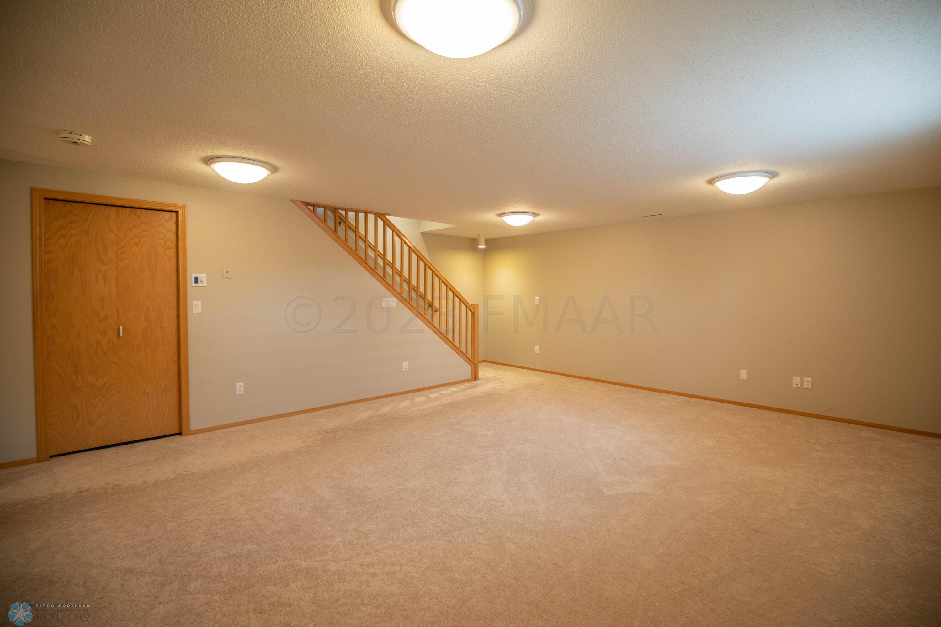 2801 37 1/2 Avenue S, Fargo