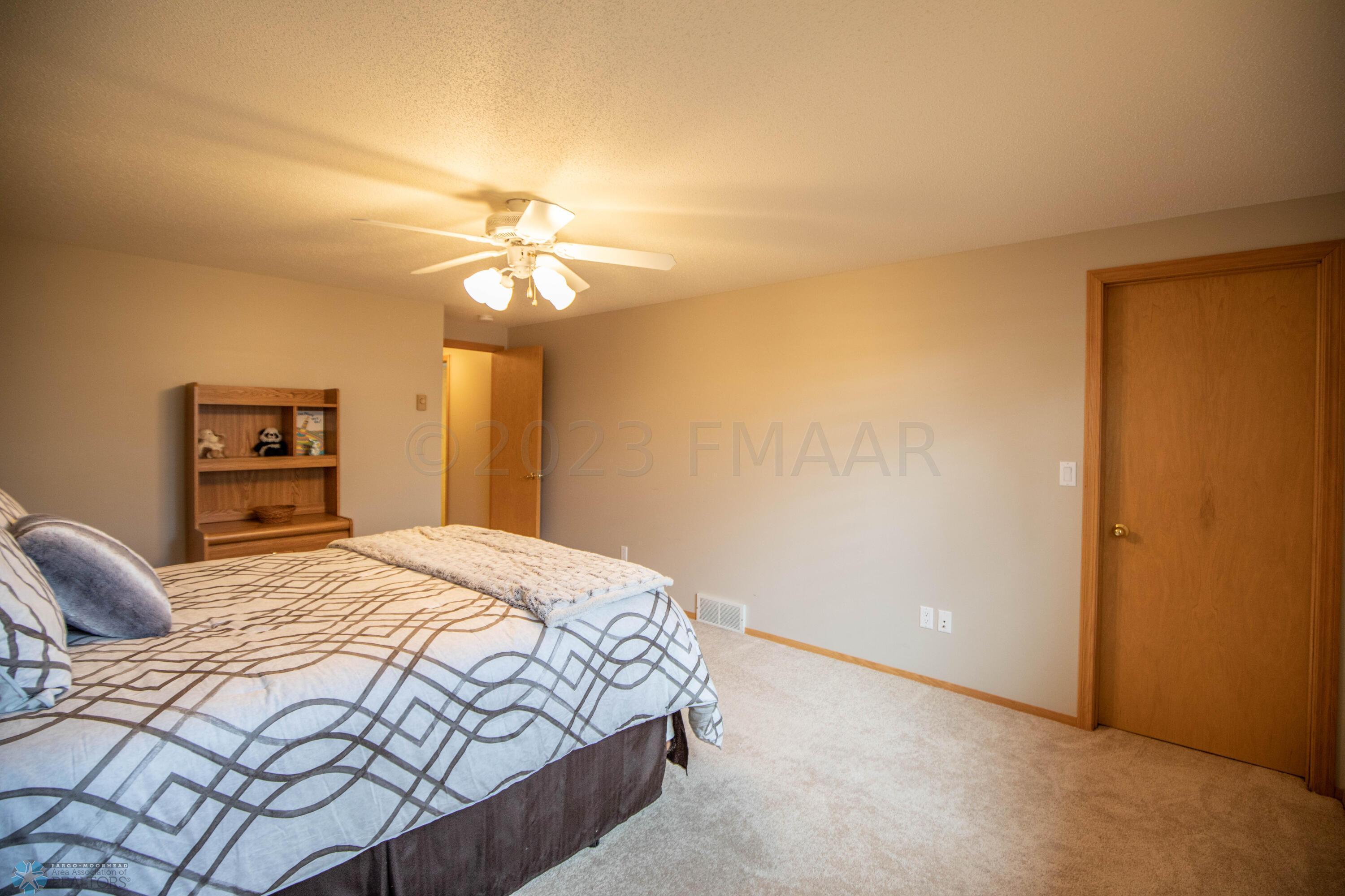2801 37 1/2 Avenue S, Fargo