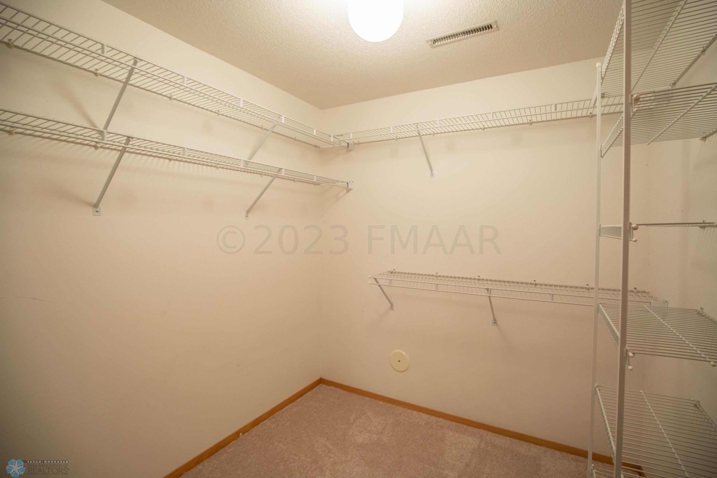 2801 37 1/2 Avenue S, Fargo