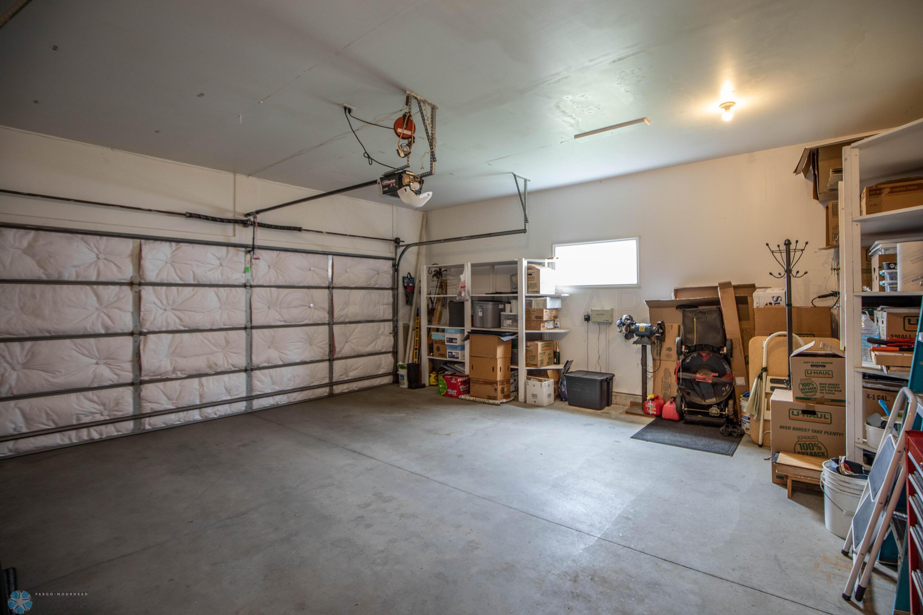 2801 37 1/2 Avenue S, Fargo