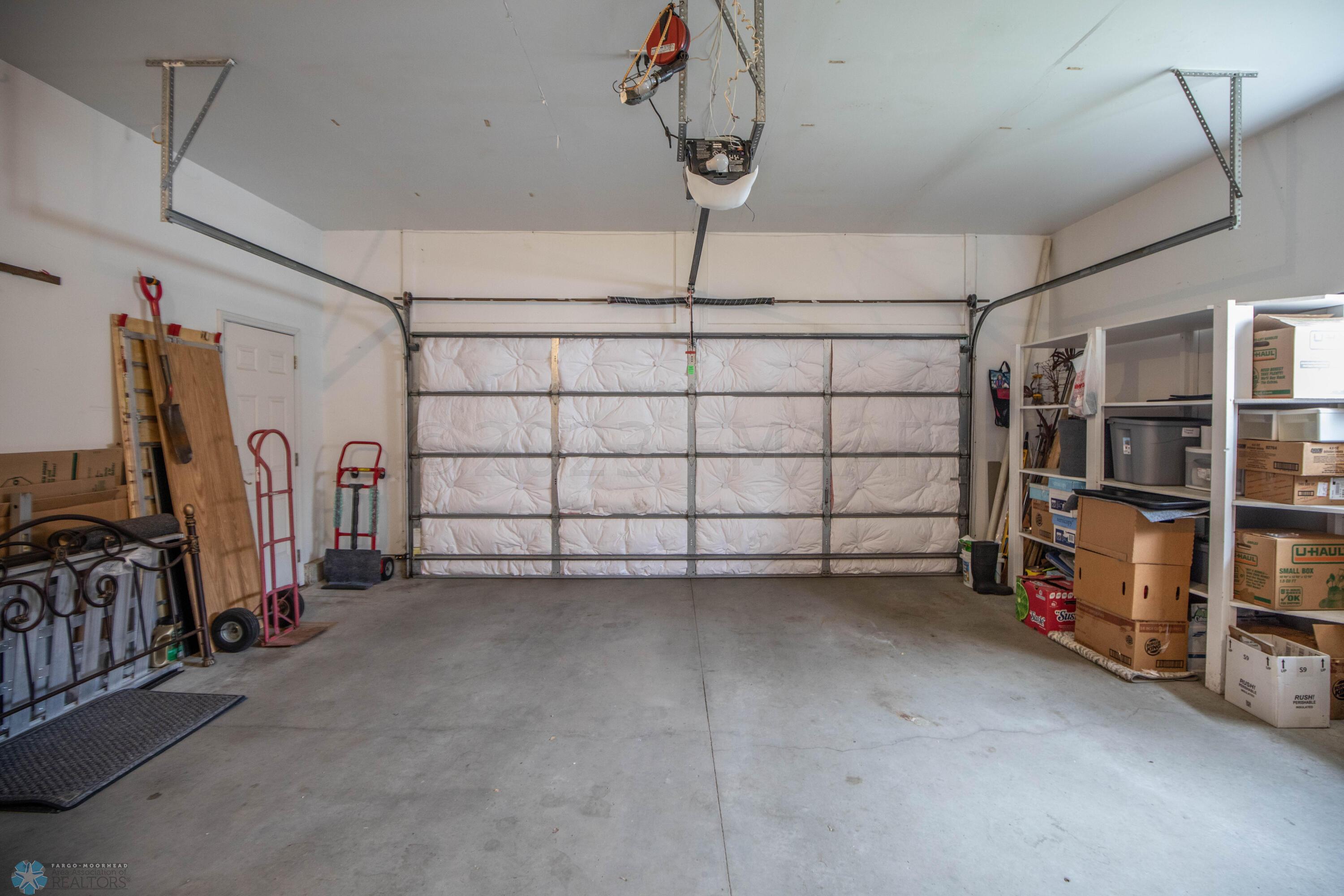 2801 37 1/2 Avenue S, Fargo