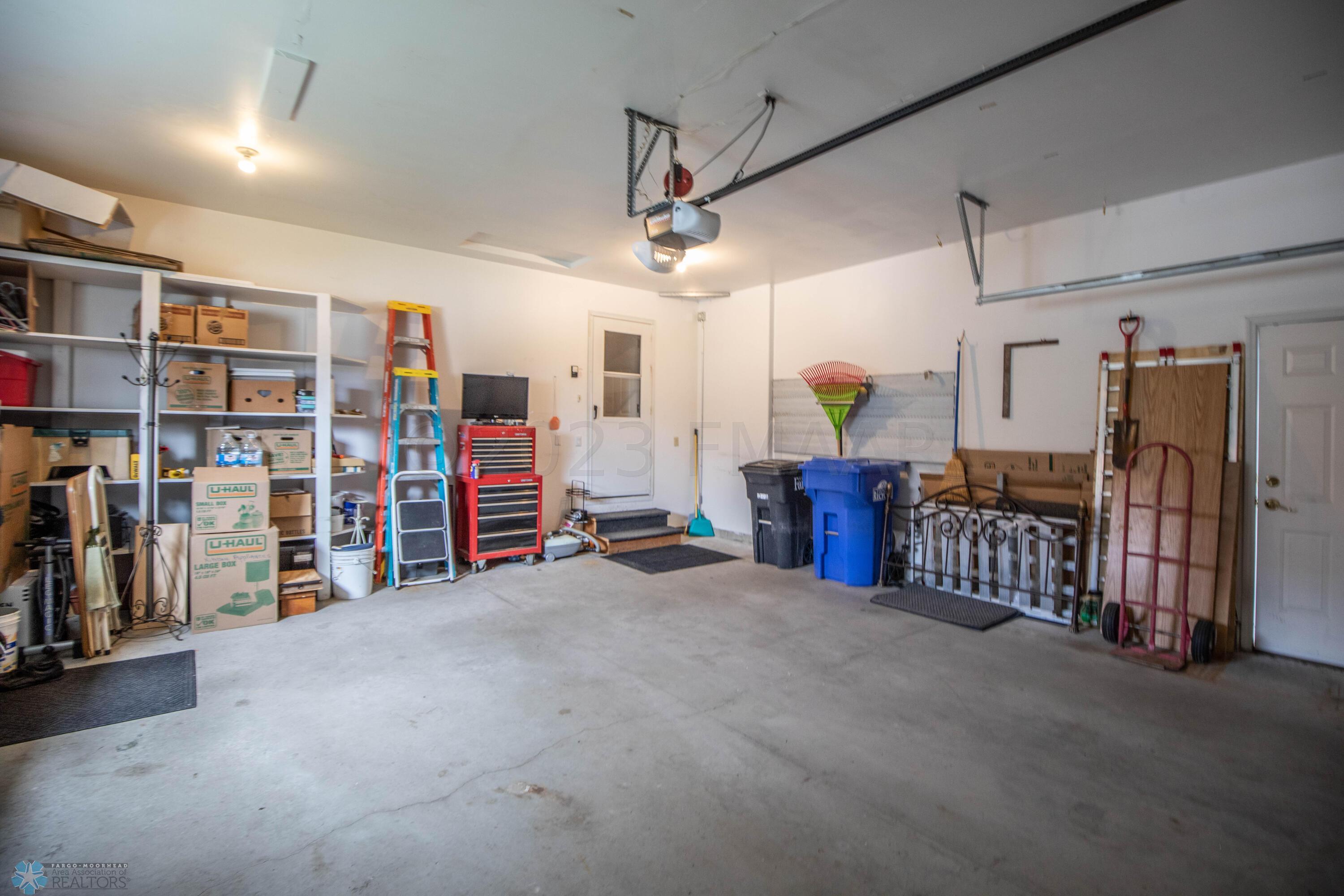 2801 37 1/2 Avenue S, Fargo