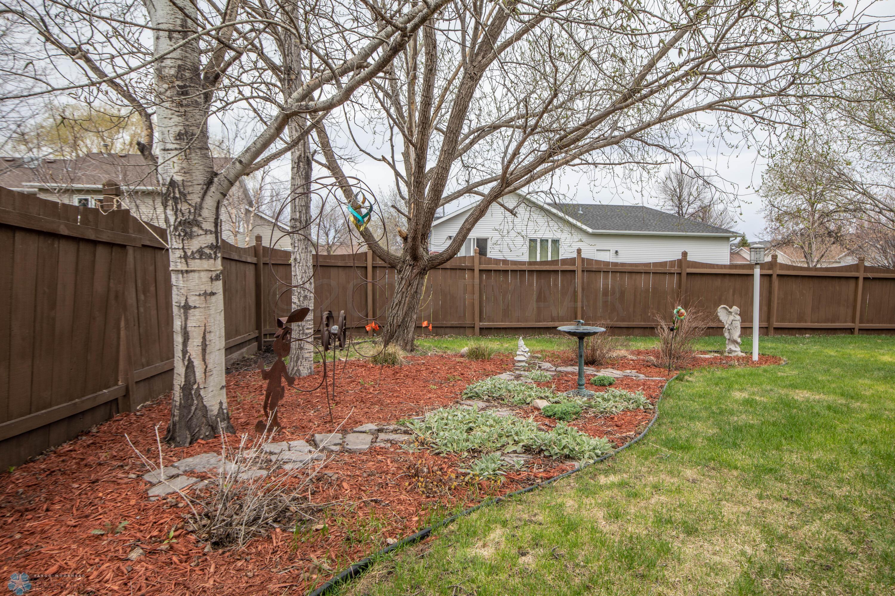 2801 37 1/2 Avenue S, Fargo
