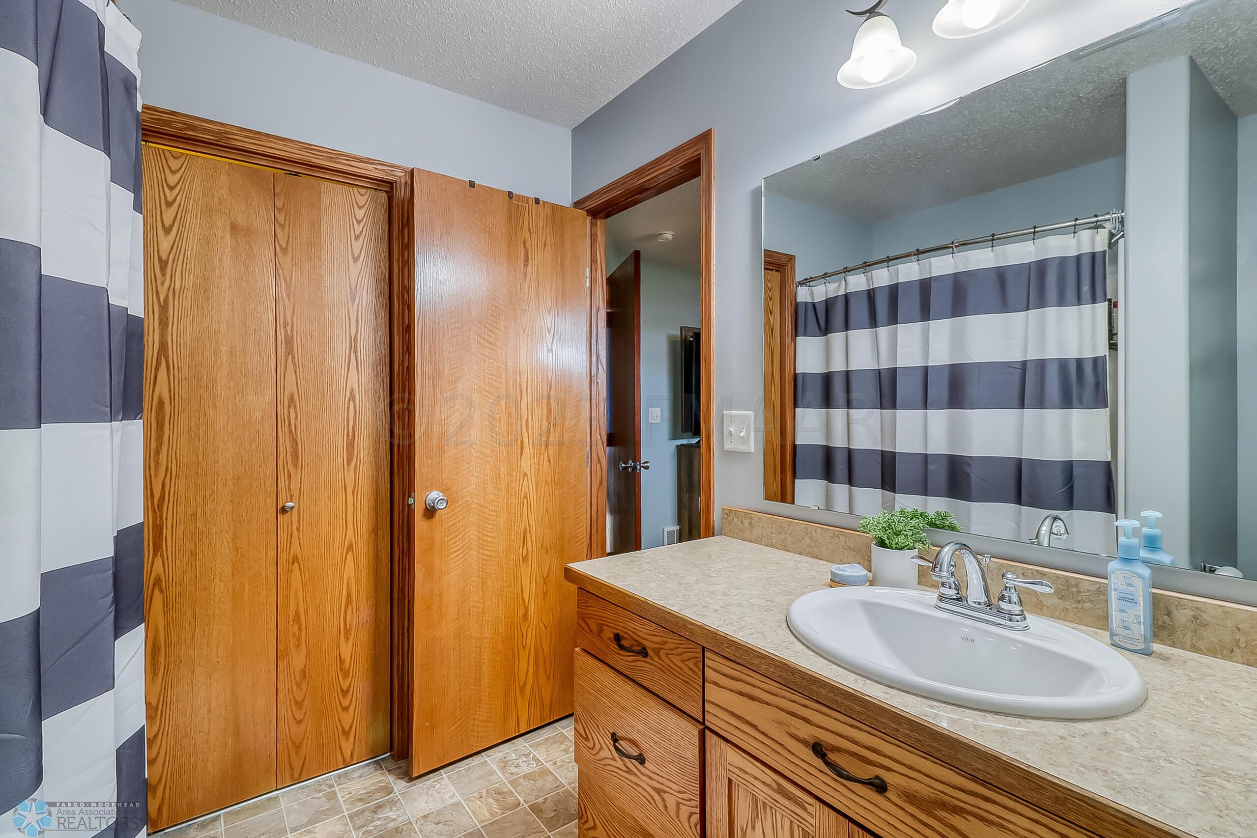 Master Bathroom1_0