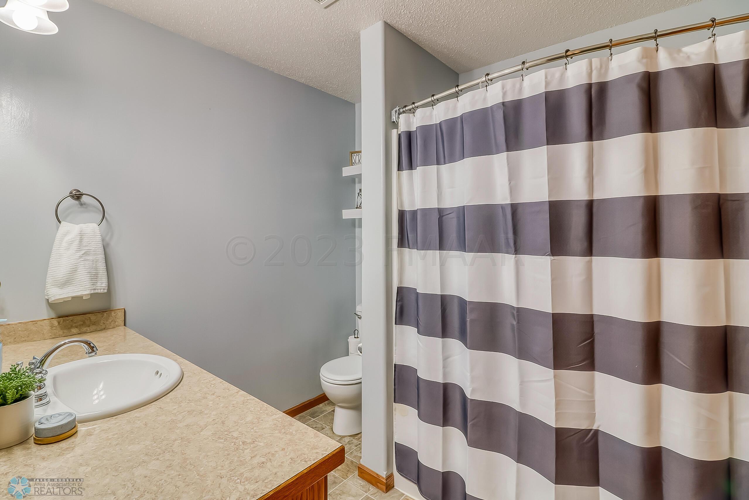 Master Bathroom1_2