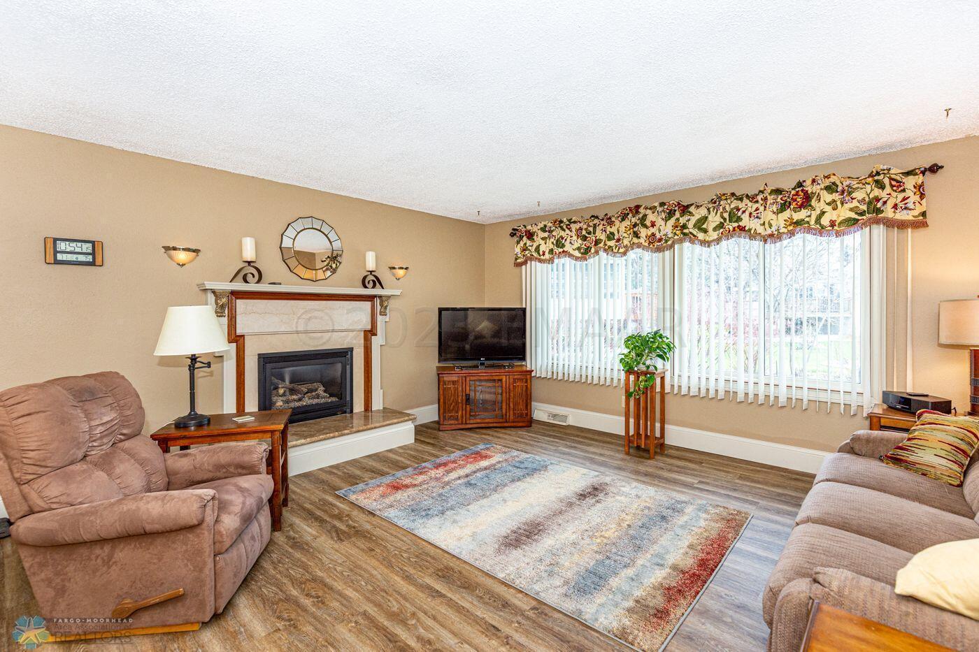 Bright and Airy Livingroom