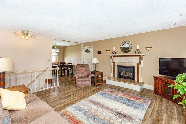 Livingroom to dining space