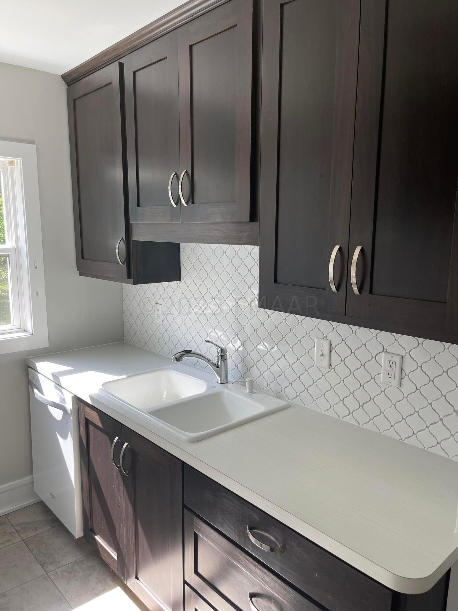 Kitchen sink and backsplash