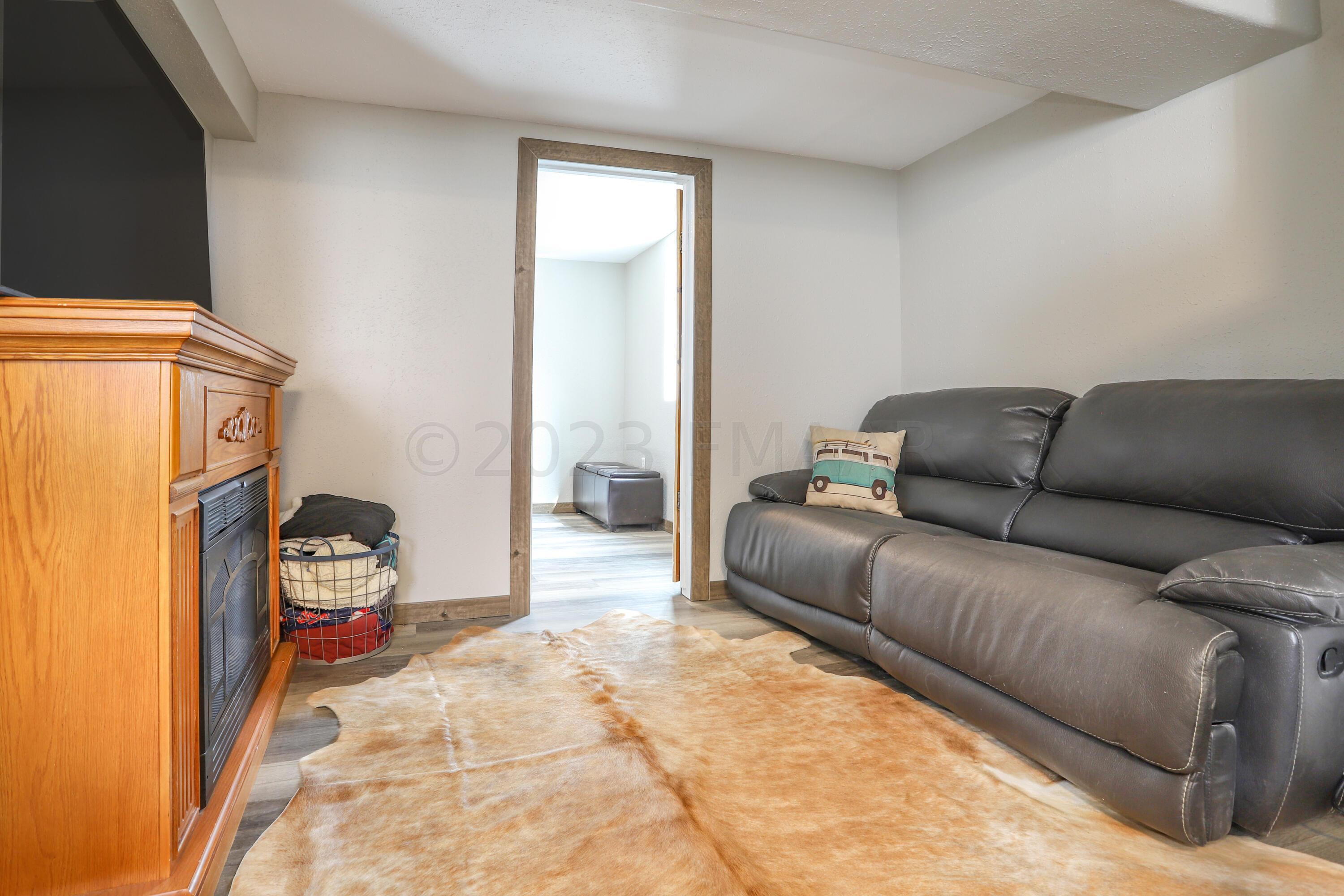 Family Room (view 4)