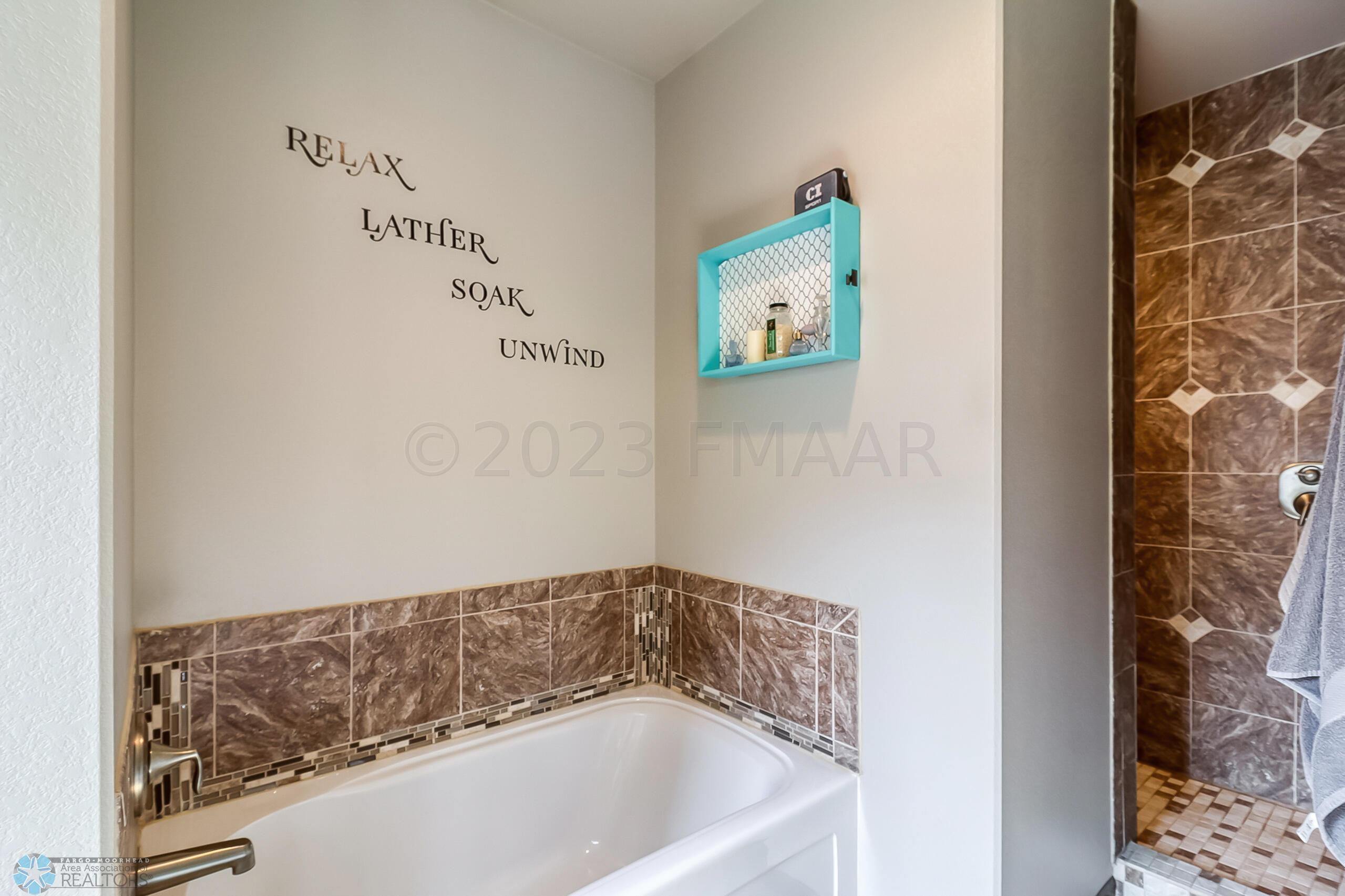 Master Bathroom1_2