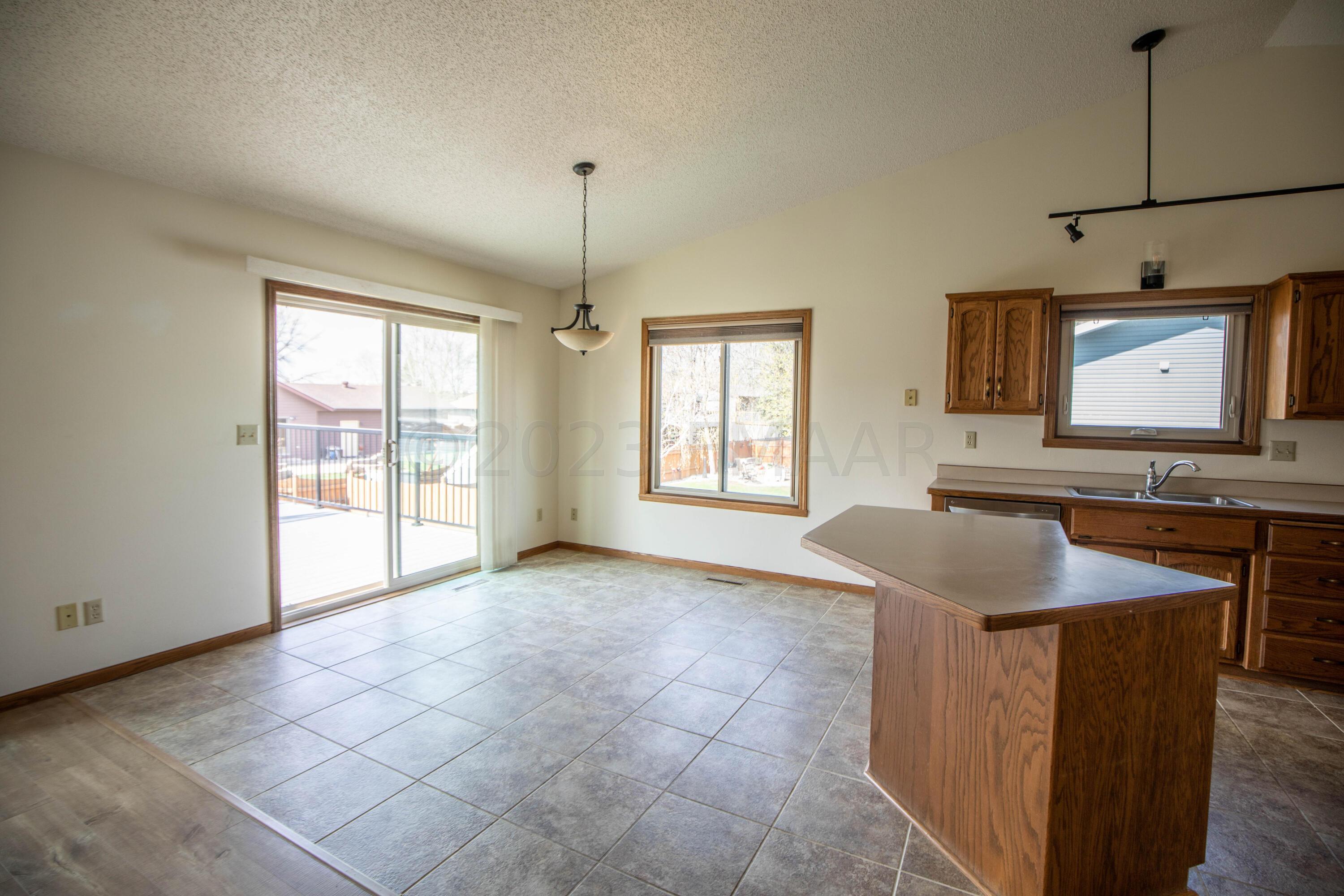 Dining/Kitchen
