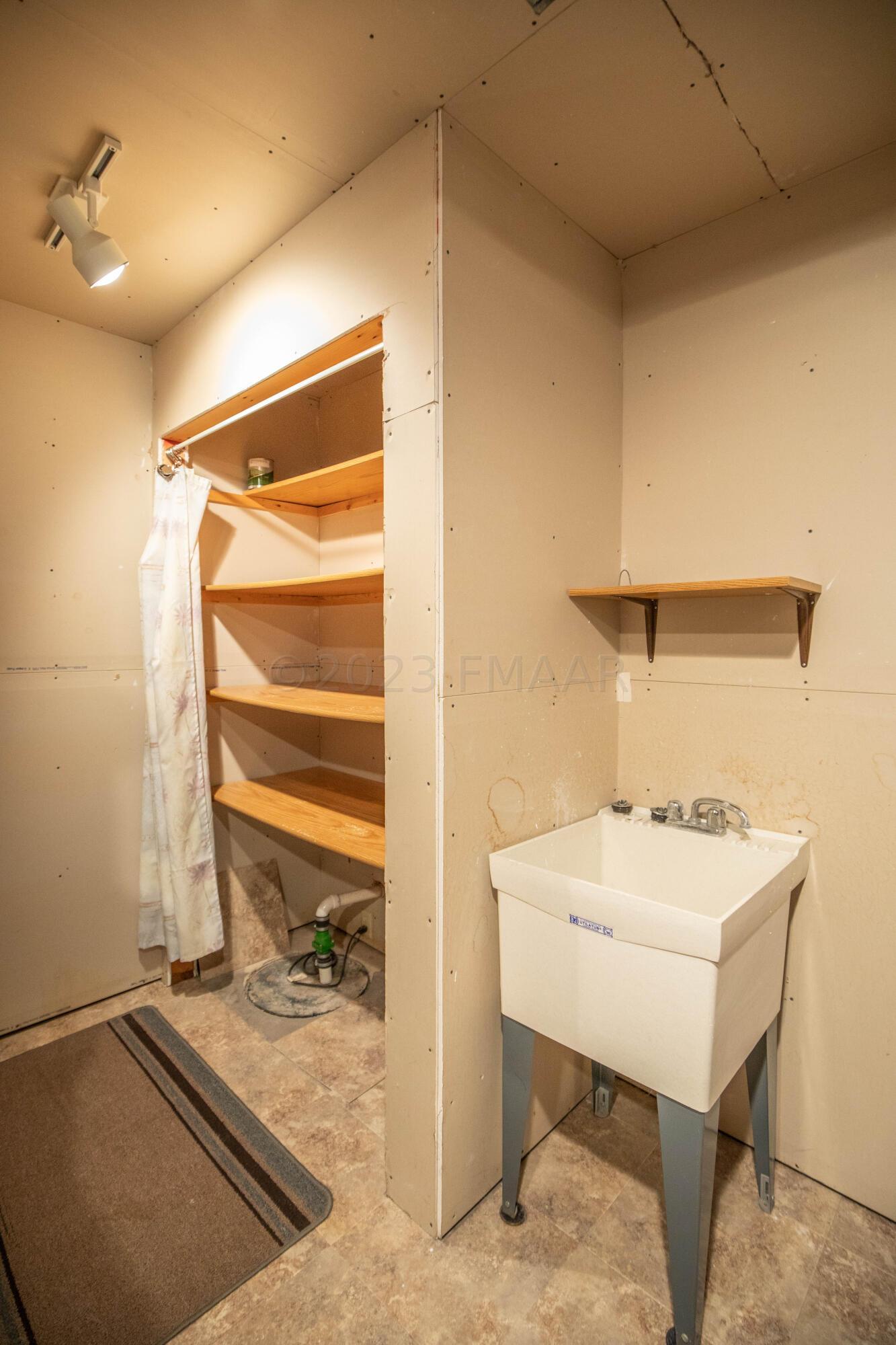 Utility Sink/Storage